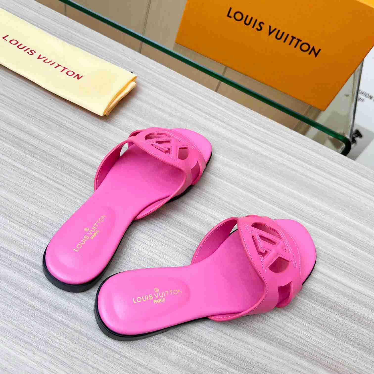 Louis Vuitton LV Isola Flat Mule   1ABP3Y - DopestKickz