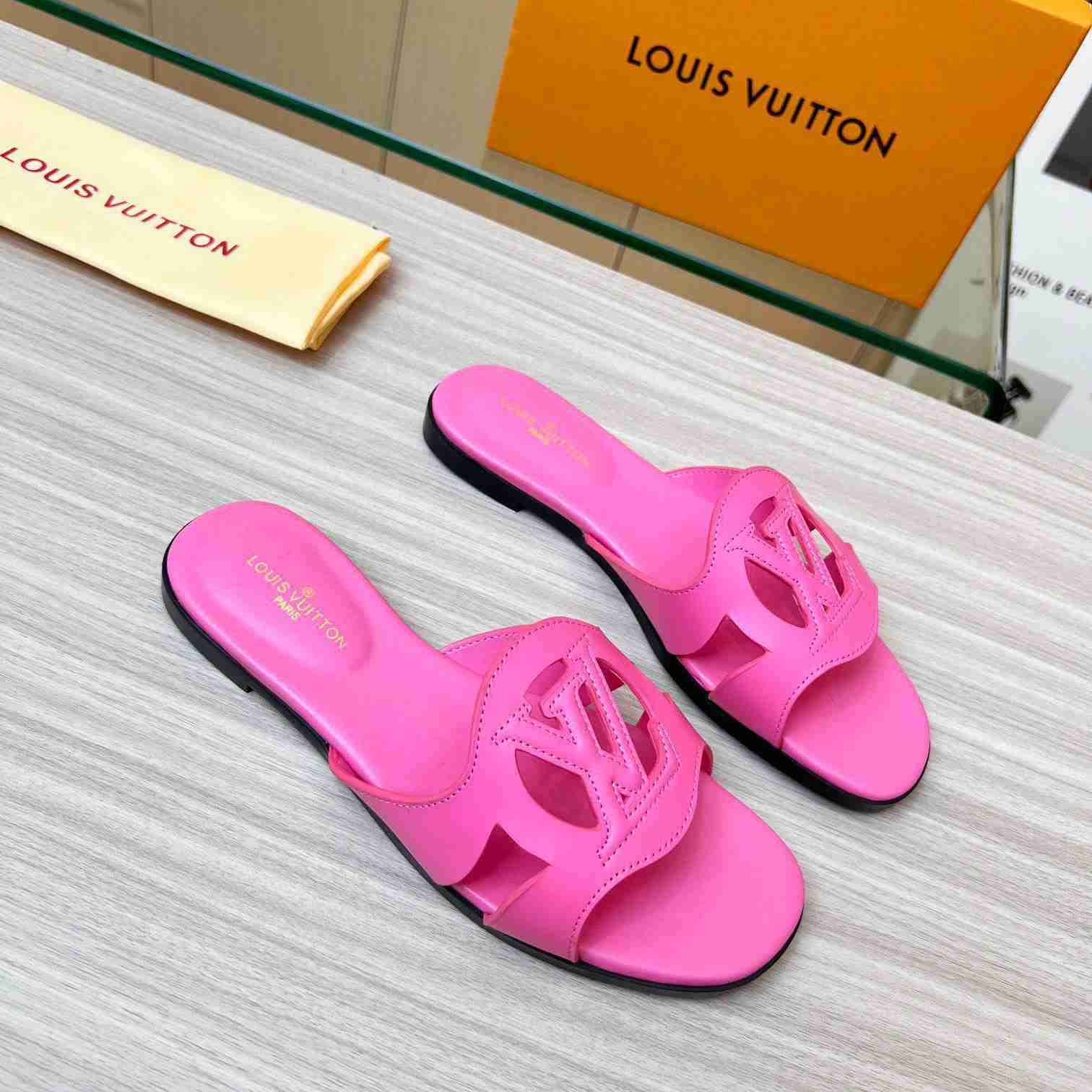 Louis Vuitton LV Isola Flat Mule   1ABP3Y - DopestKickz