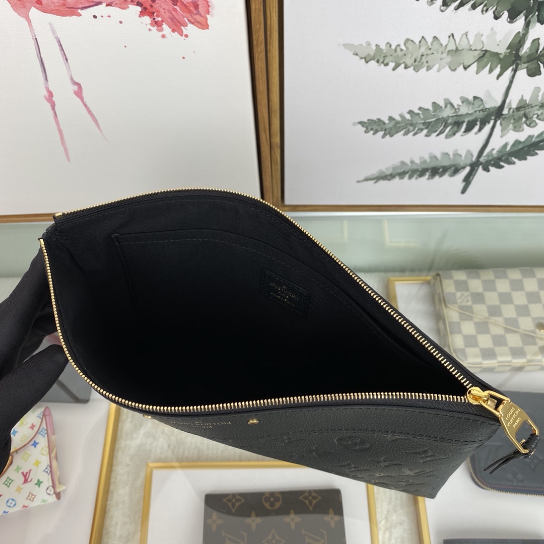 Louis Vuitton Daily Pouch  (29.5 x 21x 1cm)  M62937 - DopestKickz