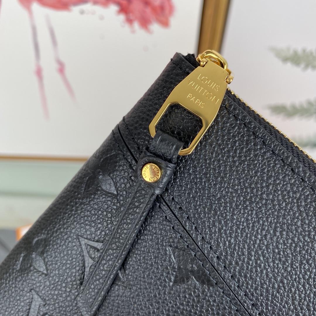 Louis Vuitton Daily Pouch  (29.5 x 21x 1cm)  M62937 - DopestKickz