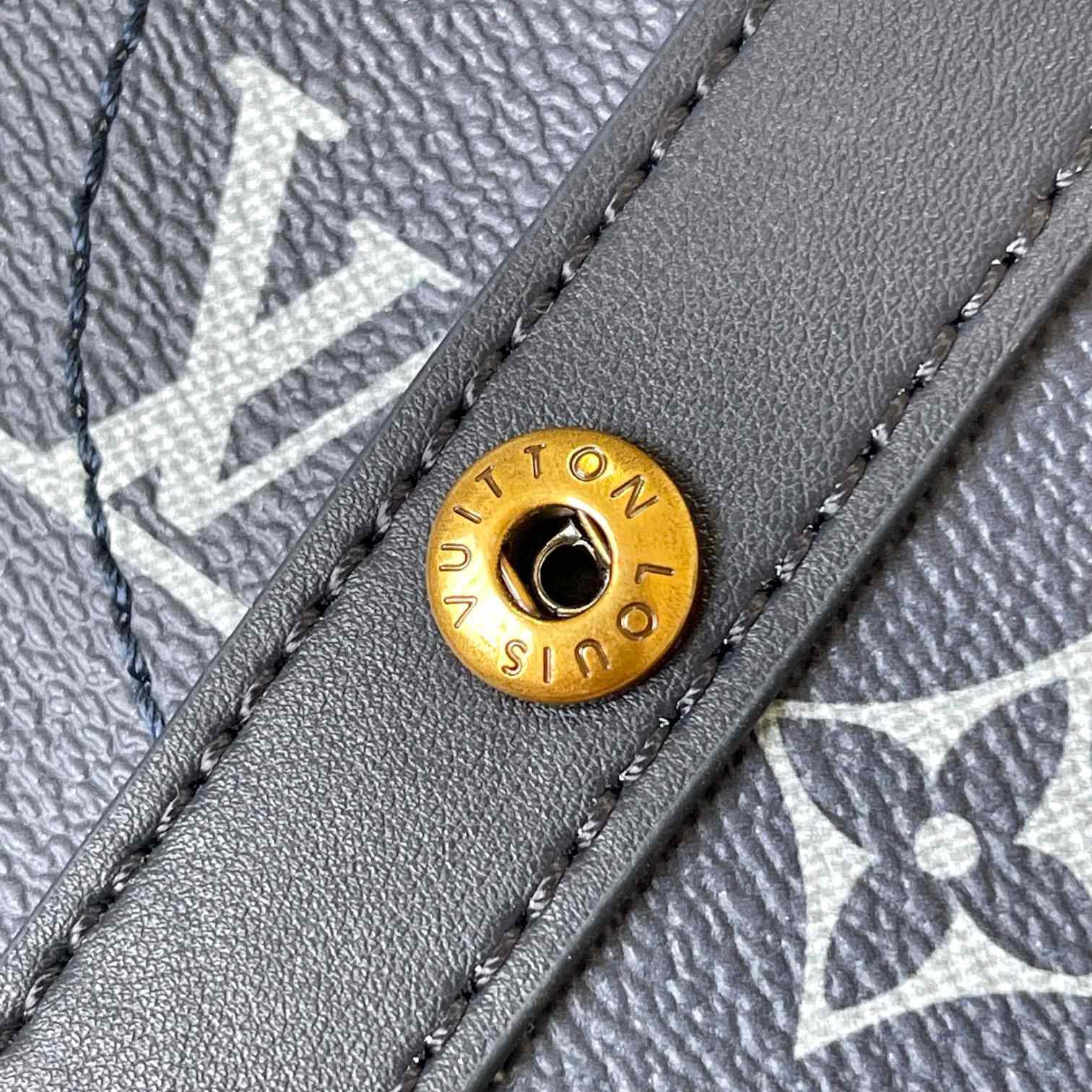 Louis Vuitton Christopher MM (38 x 44 x 21cm)   M46805 - DopestKickz