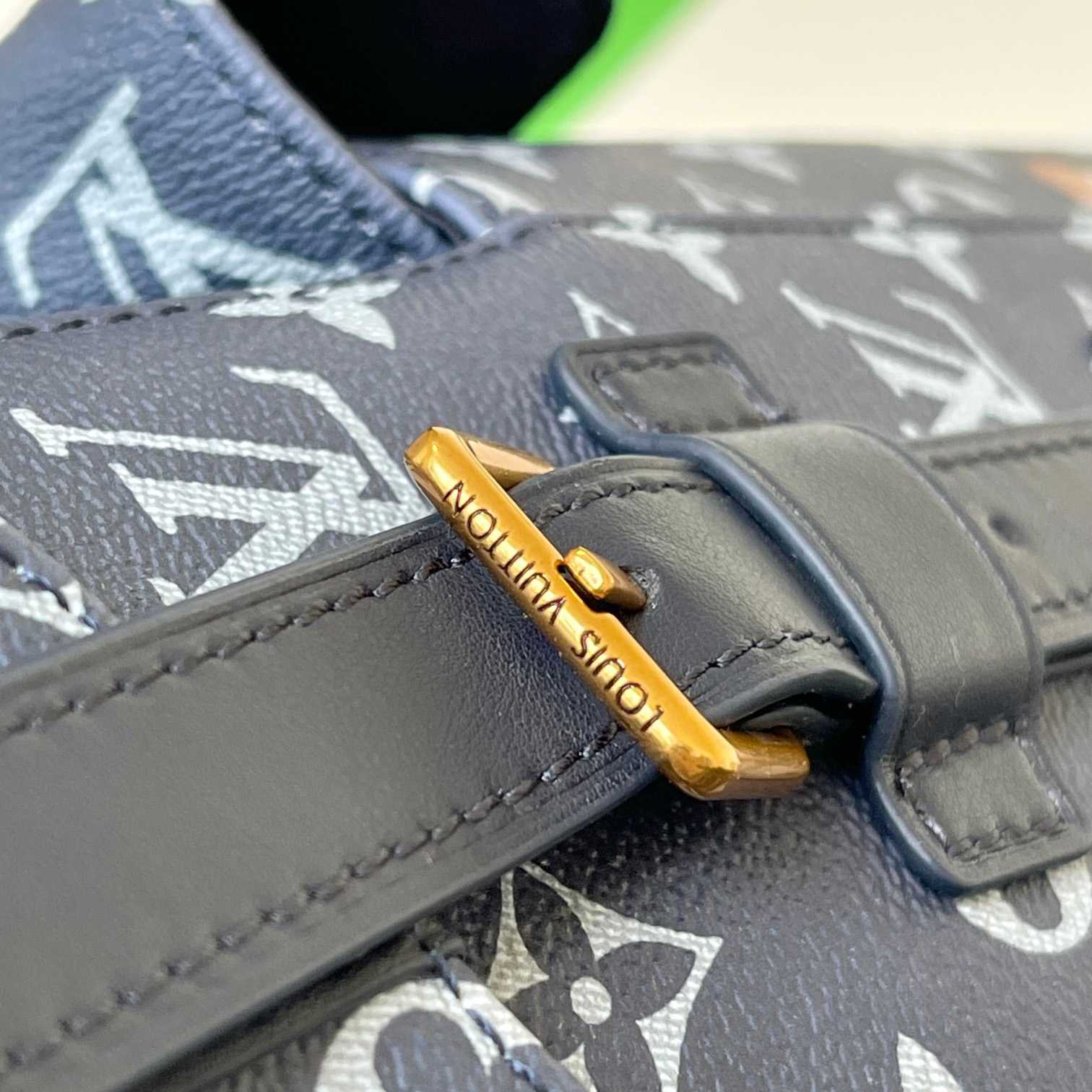 Louis Vuitton Christopher MM (38 x 44 x 21cm)   M46805 - DopestKickz