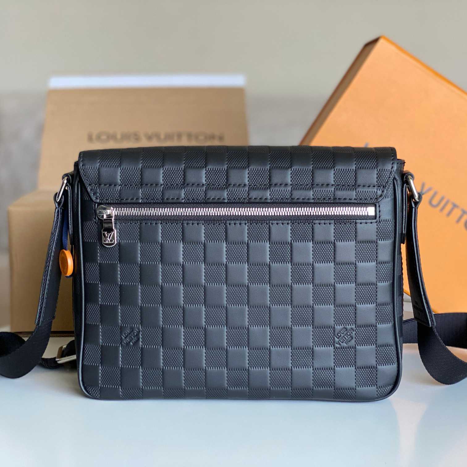 Louis Vuitton District PM (26 x 20 x 7cm)   N42711 - DopestKickz