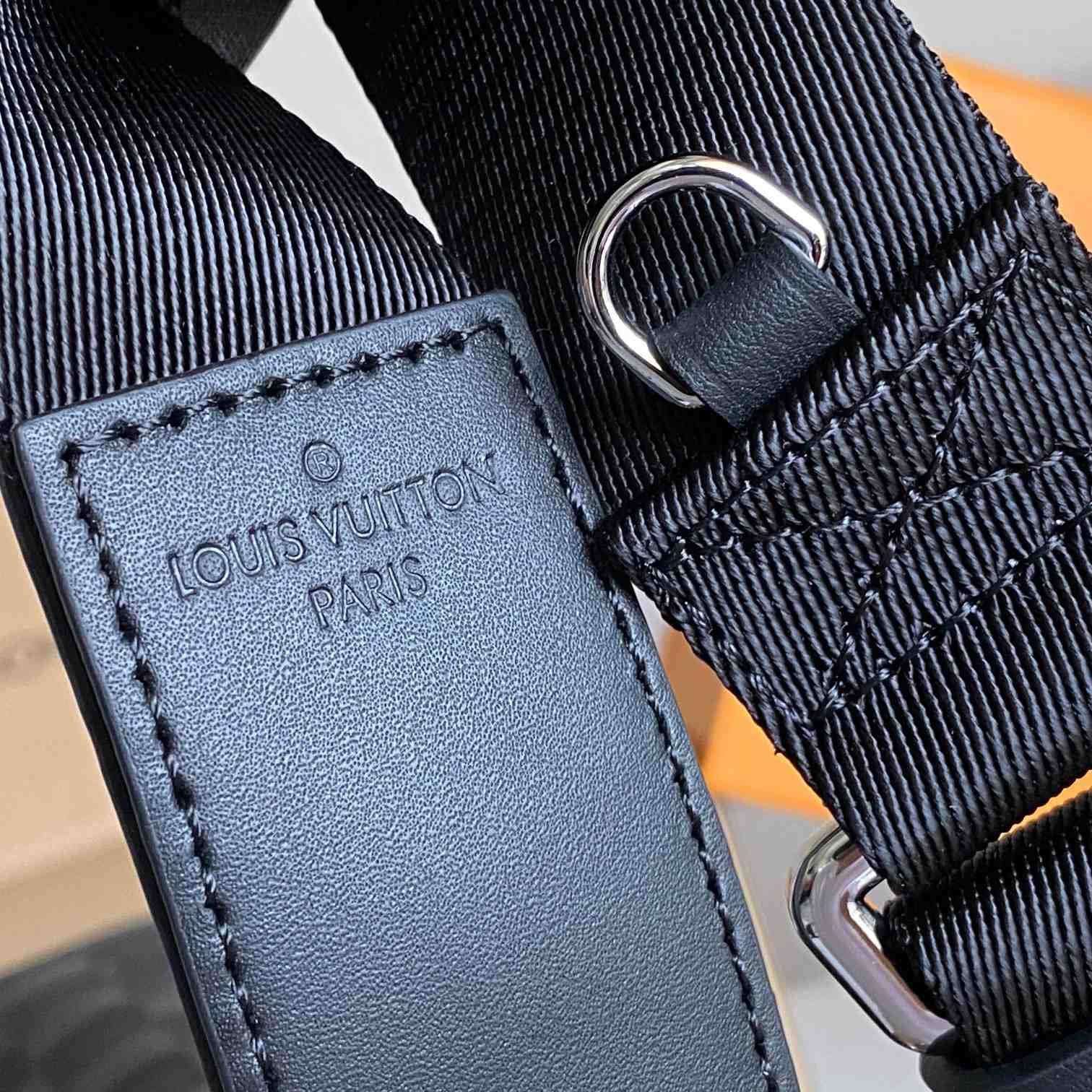 Louis Vuitton District PM (26 x 20 x 7cm)   N42711 - DopestKickz