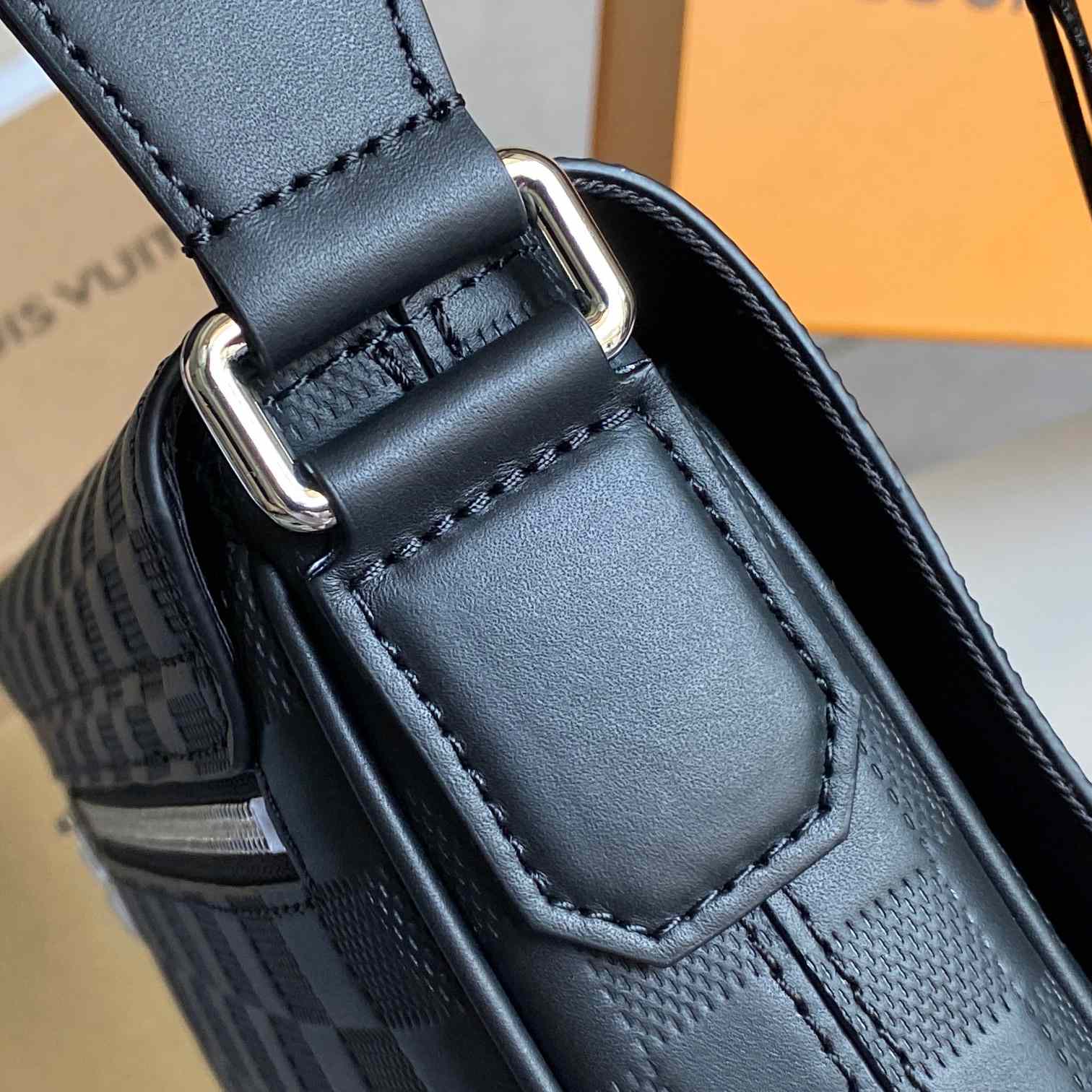 Louis Vuitton District PM (26 x 20 x 7cm)   N42711 - DopestKickz