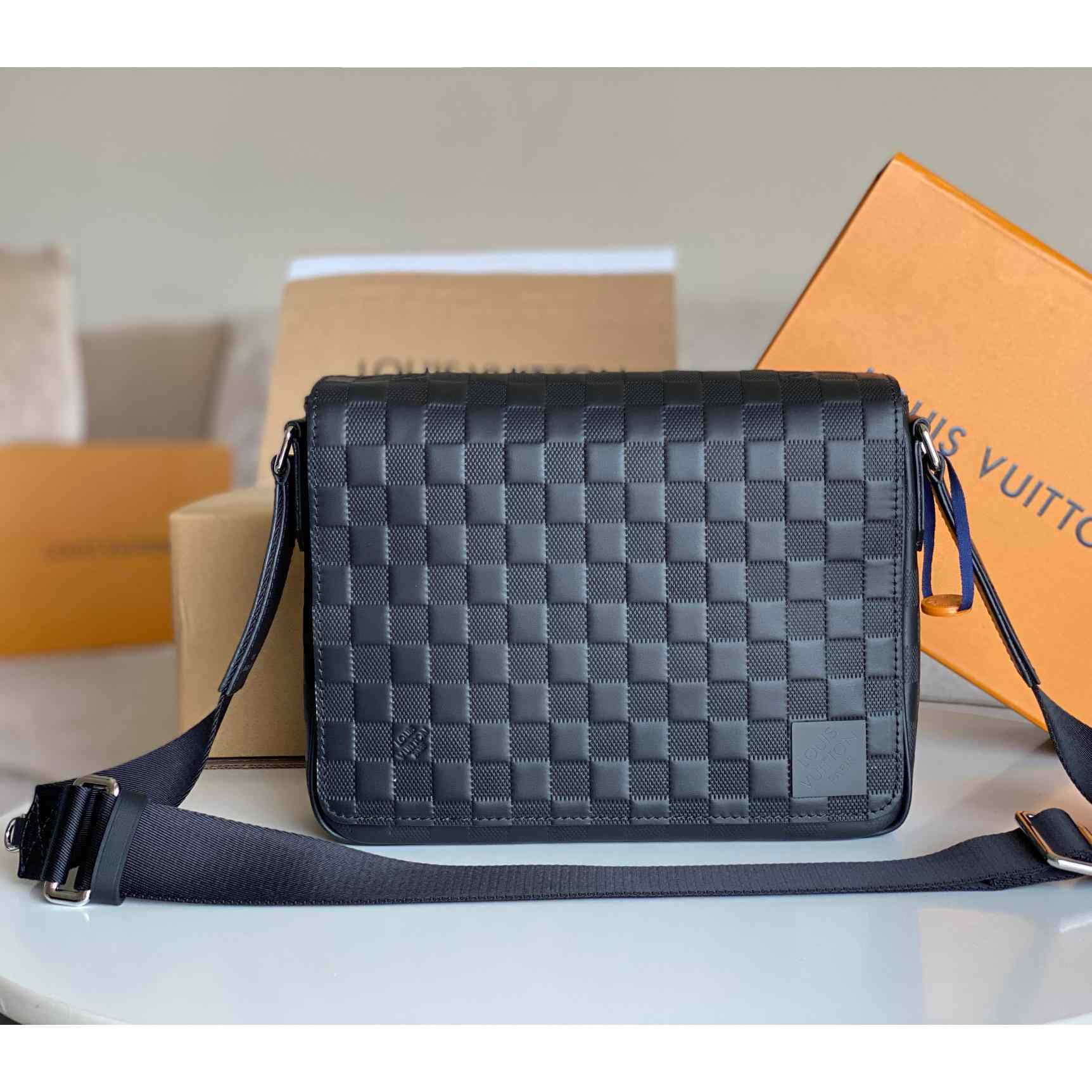 Louis Vuitton District PM (26 x 20 x 7cm)   N42711 - DopestKickz