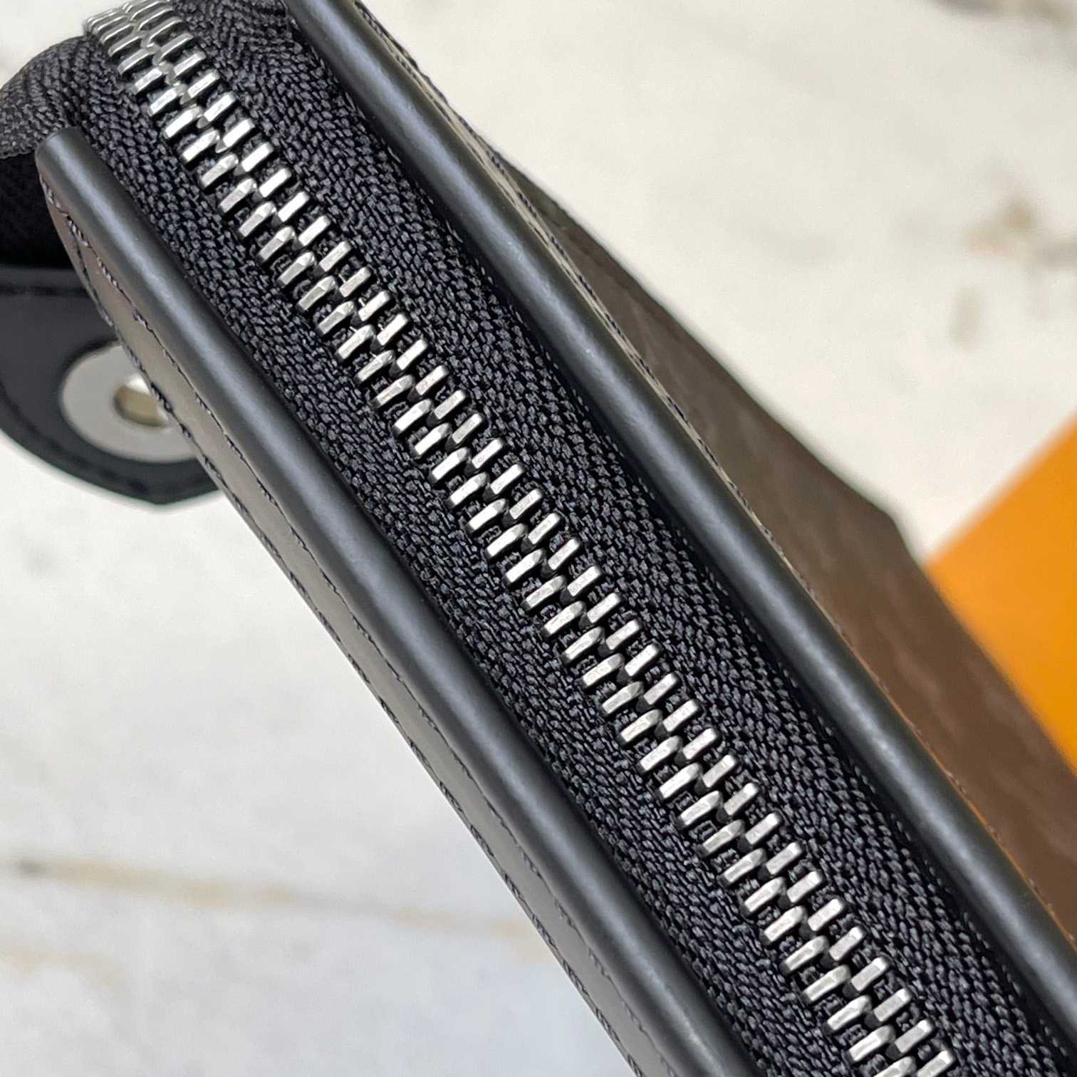 Louis Vuitton Pochette Voyage MM (26 x 20 x 5cm)   M61692 - DopestKickz