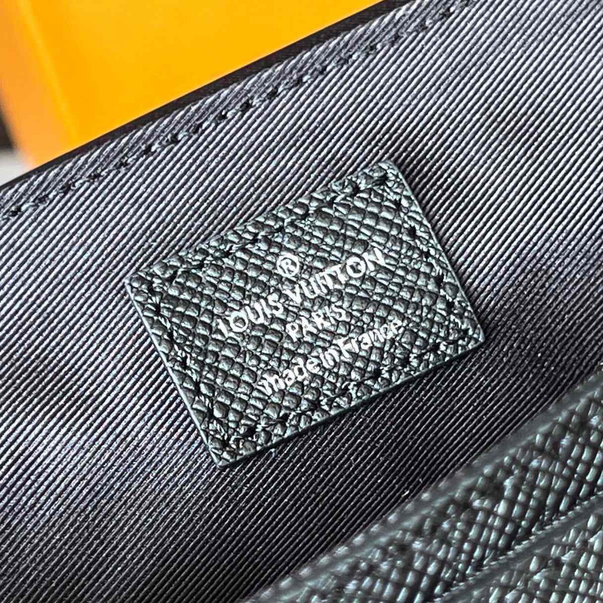 Louis Vuitton District PM (26 x 20 x 7cm)   M30850 - DopestKickz