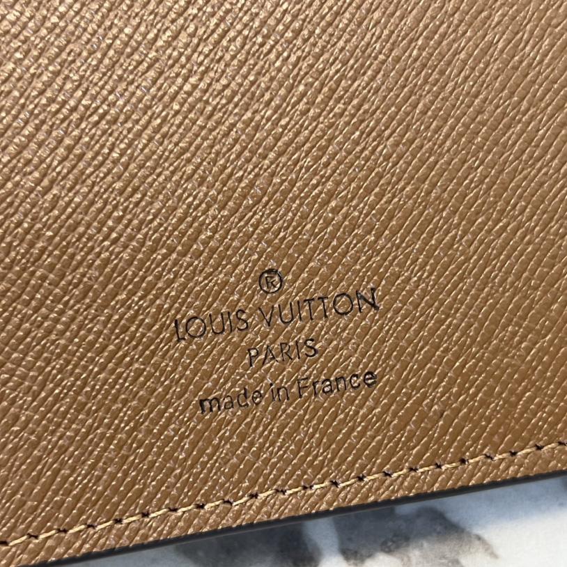 Louis Vuitton Medium Ring Agenda Cover (19x 14 cm) - DopestKickz