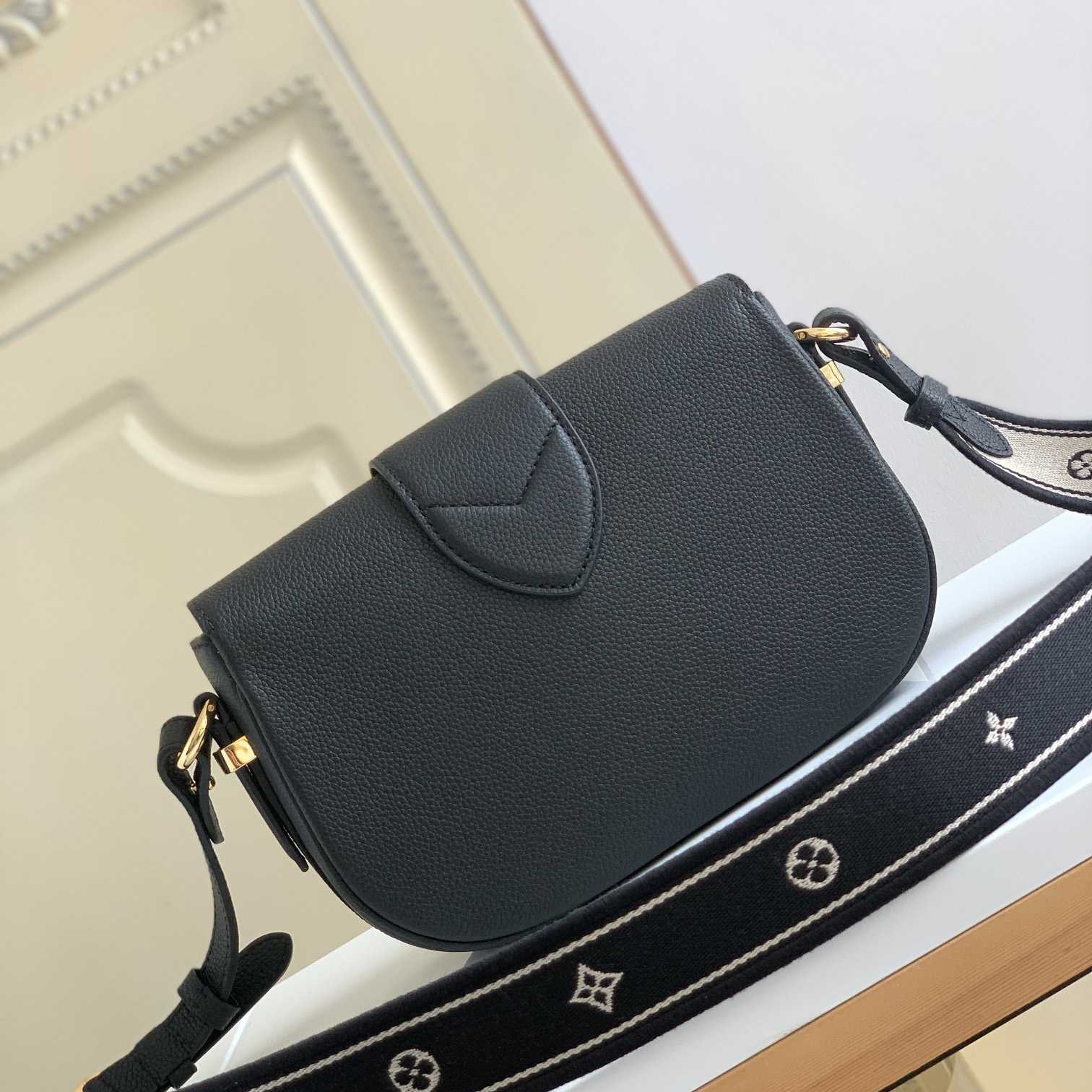 Louis Vuitton LV Pont 9 Soft MM (25 x 17.5 x 8cm) - DopestKickz