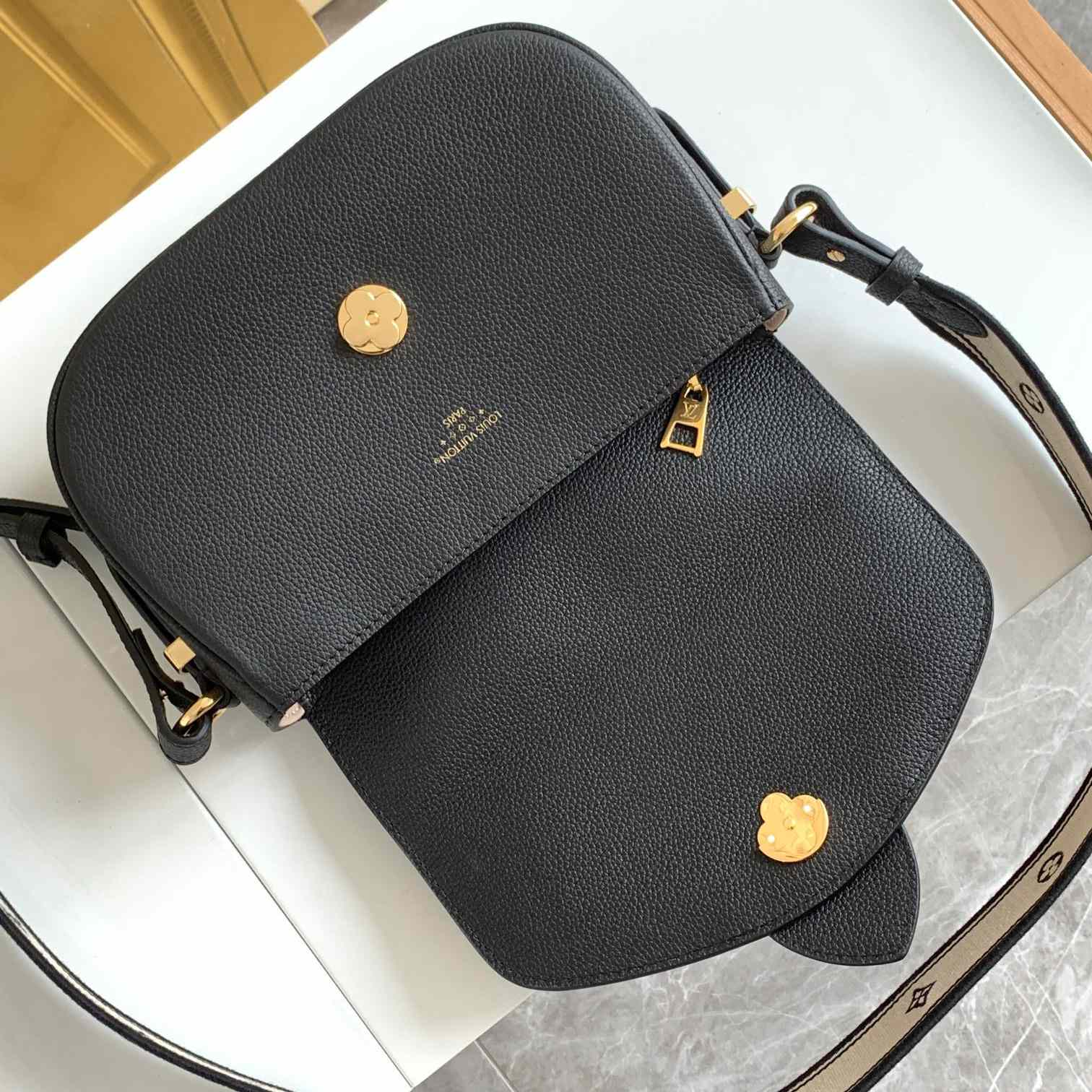 Louis Vuitton LV Pont 9 Soft MM (25 x 17.5 x 8cm) - DopestKickz