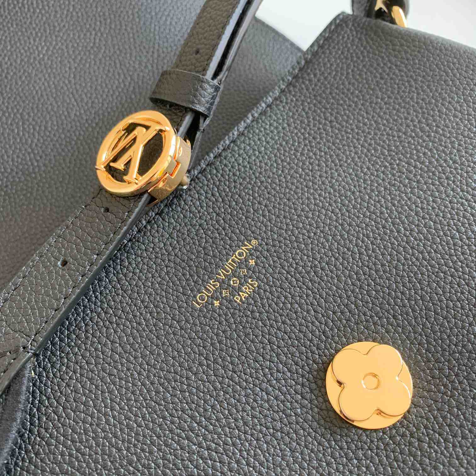 Louis Vuitton LV Pont 9 Soft MM (25 x 17.5 x 8cm) - DopestKickz