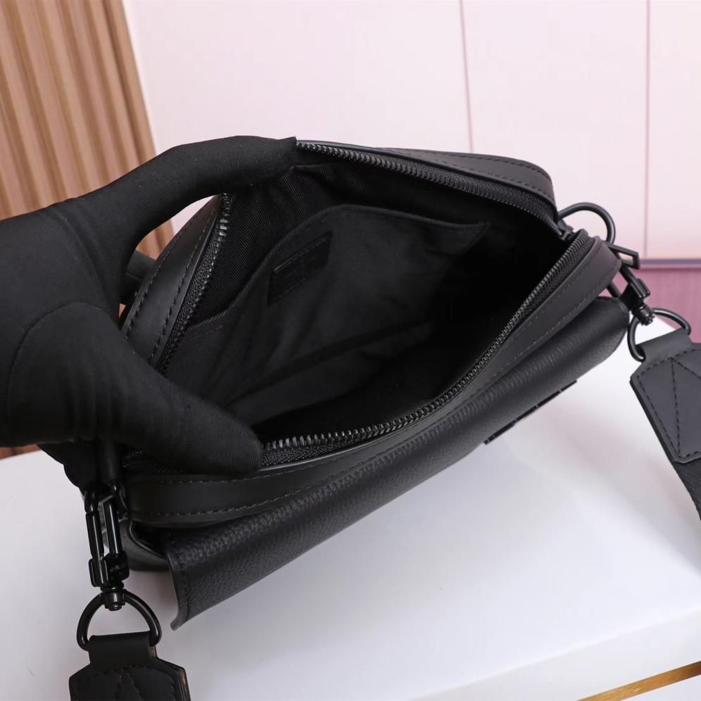 Louis Vuitton Fastline Messenger (23.5 x 18.x 7cm)   M22482 - DopestKickz