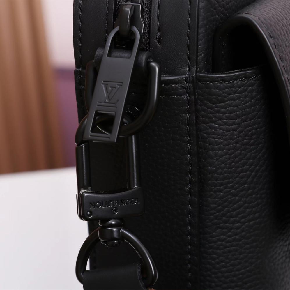 Louis Vuitton Fastline Messenger (23.5 x 18.x 7cm)   M22482 - DopestKickz