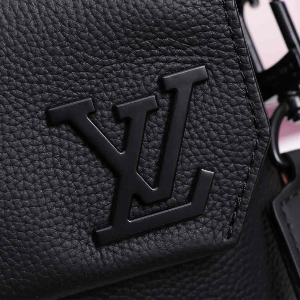 Louis Vuitton Fastline Messenger (23.5 x 18.x 7cm)   M22482 - DopestKickz