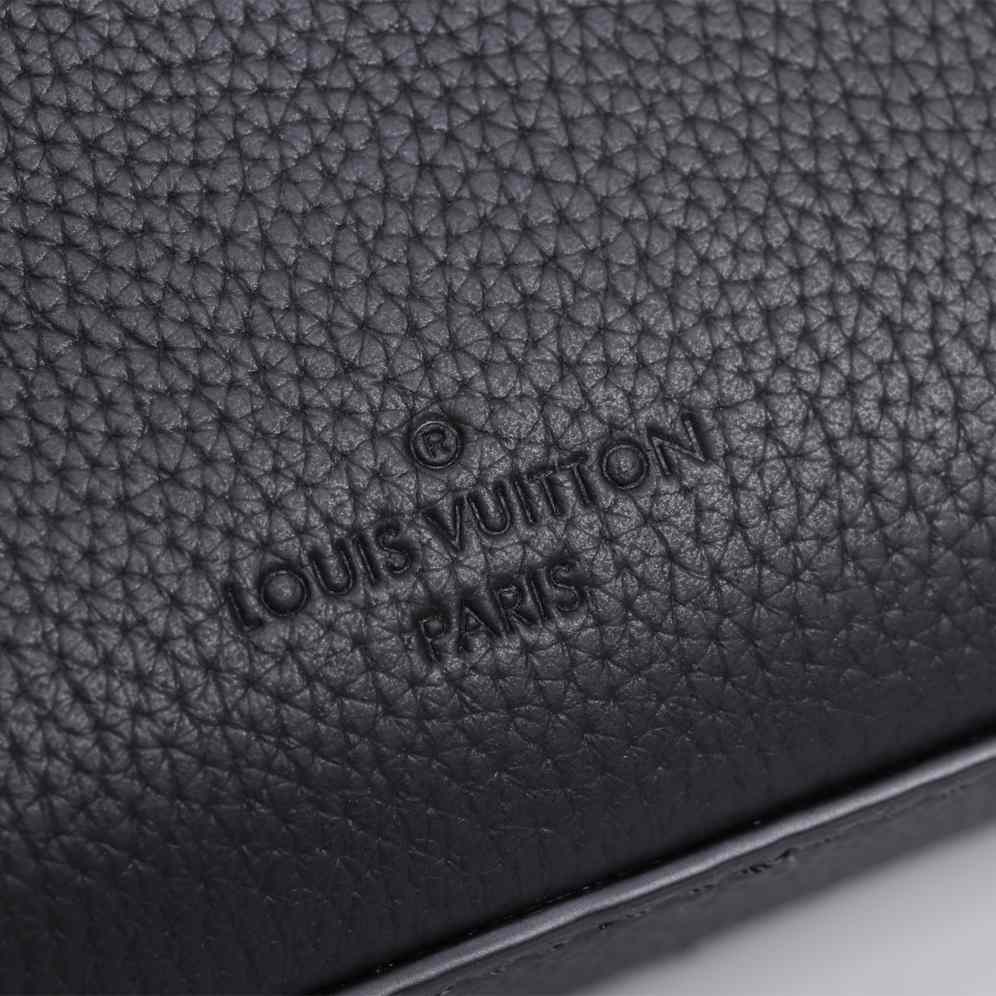 Louis Vuitton Fastline Messenger (23.5 x 18.x 7cm)   M22482 - DopestKickz