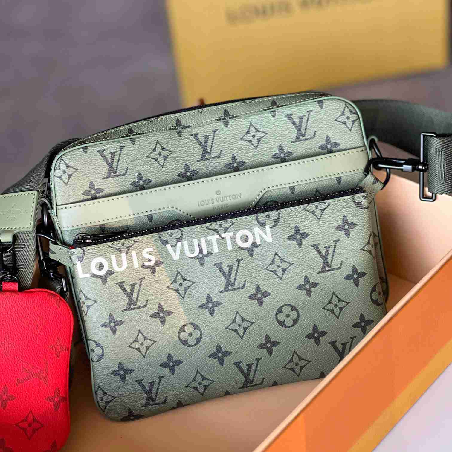 Louis Vuitton Trio Messenger   M23783 - DopestKickz