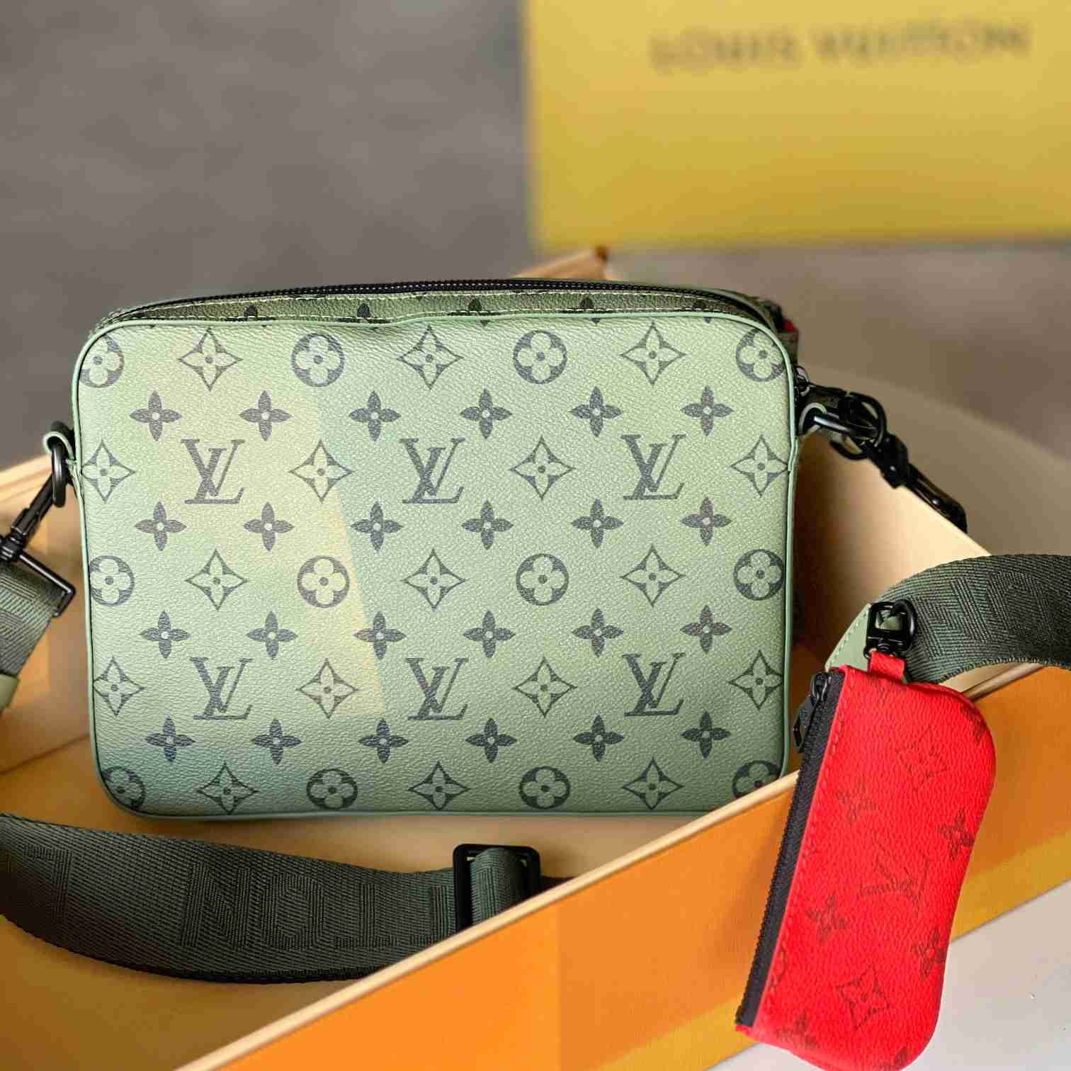 Louis Vuitton Trio Messenger   M23783 - DopestKickz