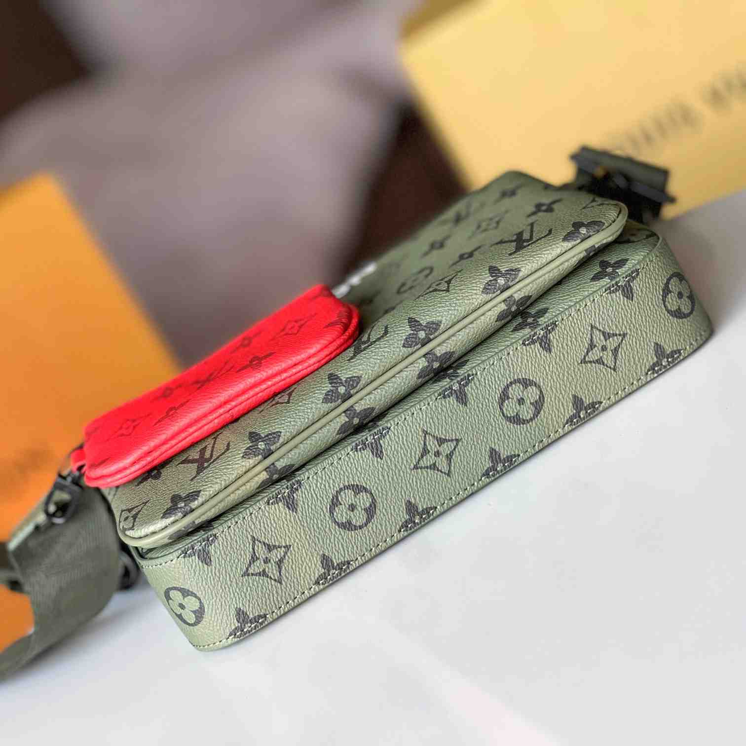 Louis Vuitton Trio Messenger   M23783 - DopestKickz