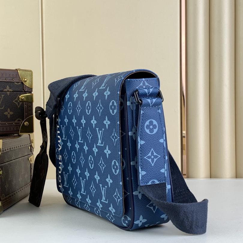 Louis Vuitton District PM  M23785 - DopestKickz