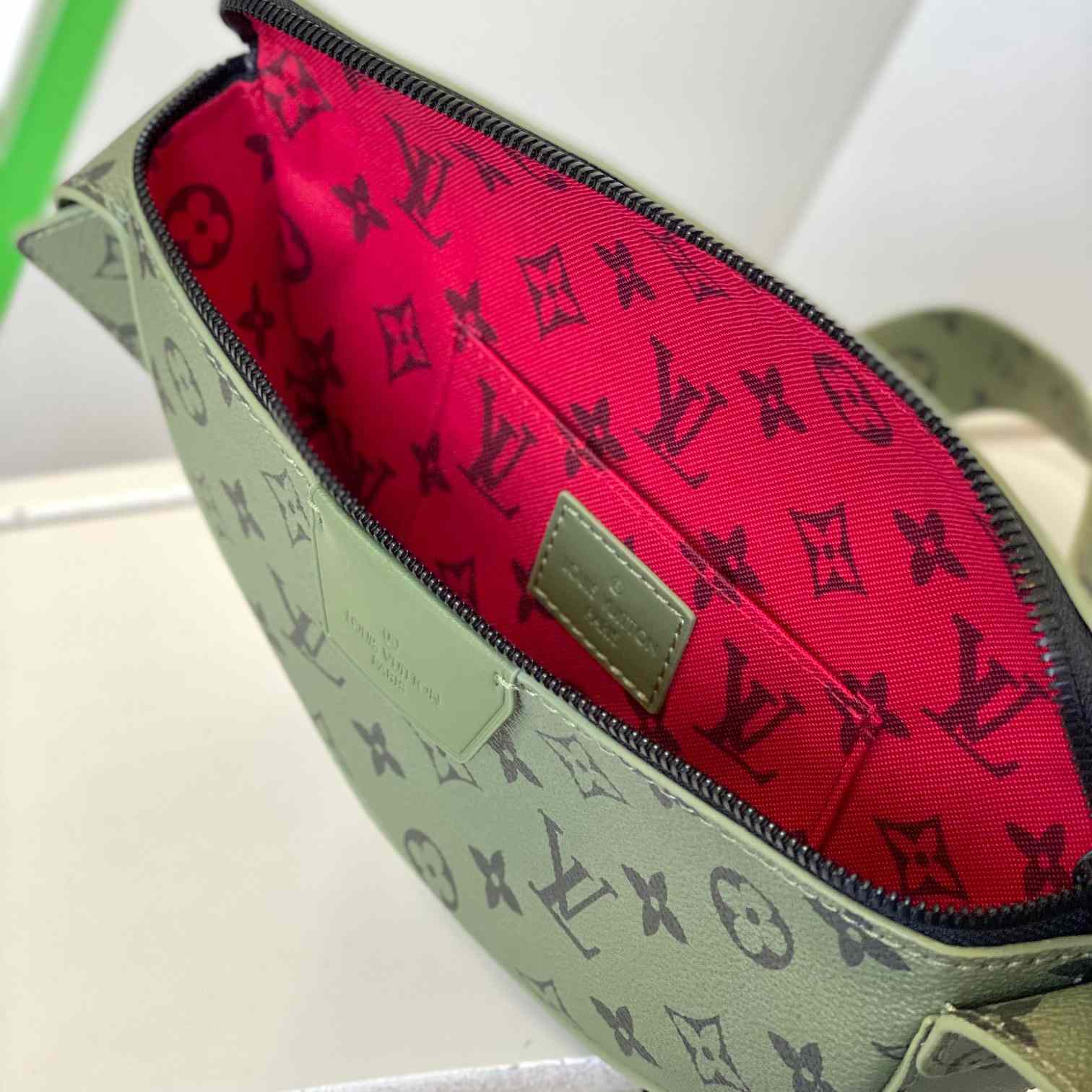 Louis Vuitton LV Moon Crossbody (24.5 x 16 x4.5cm)  M23838 - DopestKickz