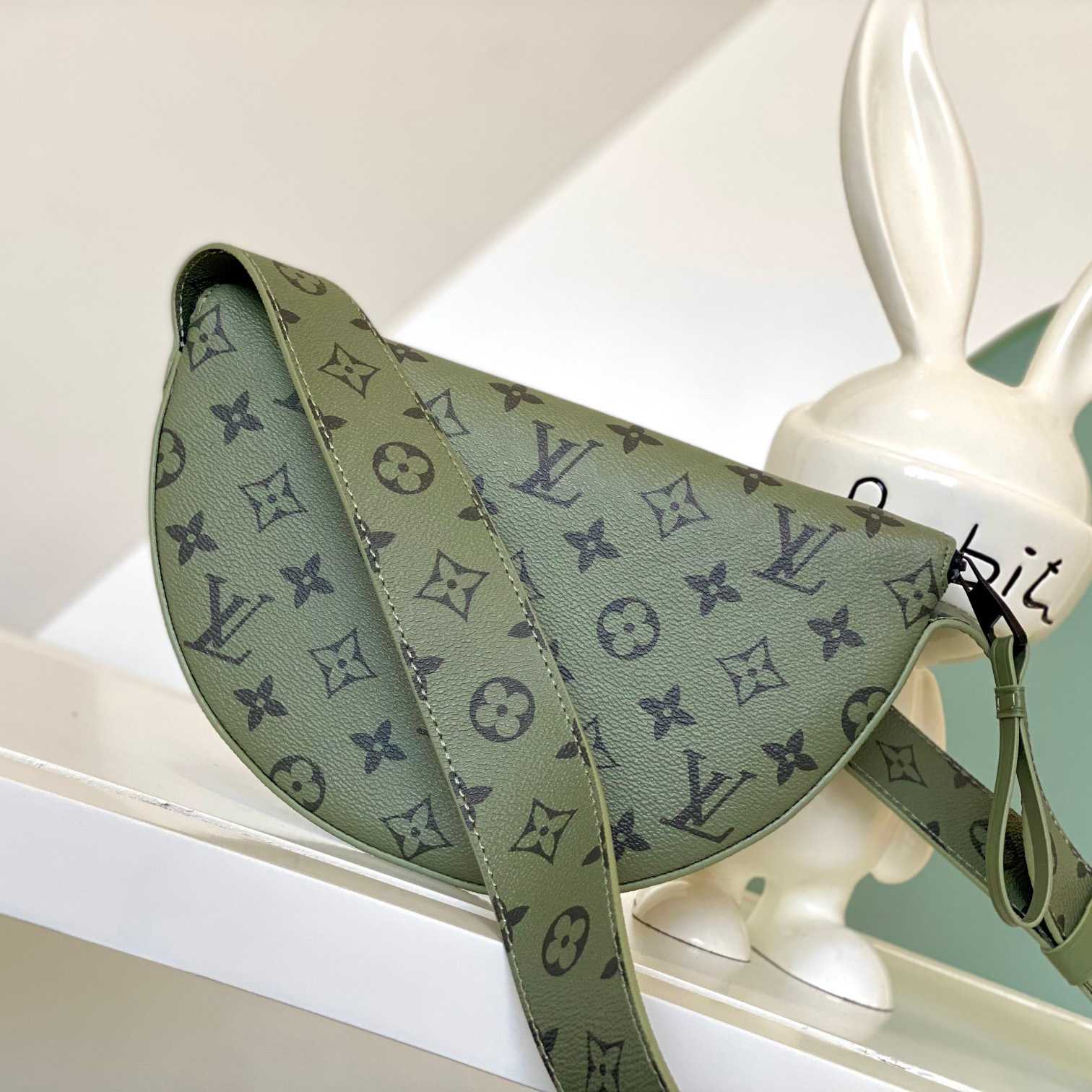 Louis Vuitton LV Moon Crossbody (24.5 x 16 x4.5cm)  M23838 - DopestKickz