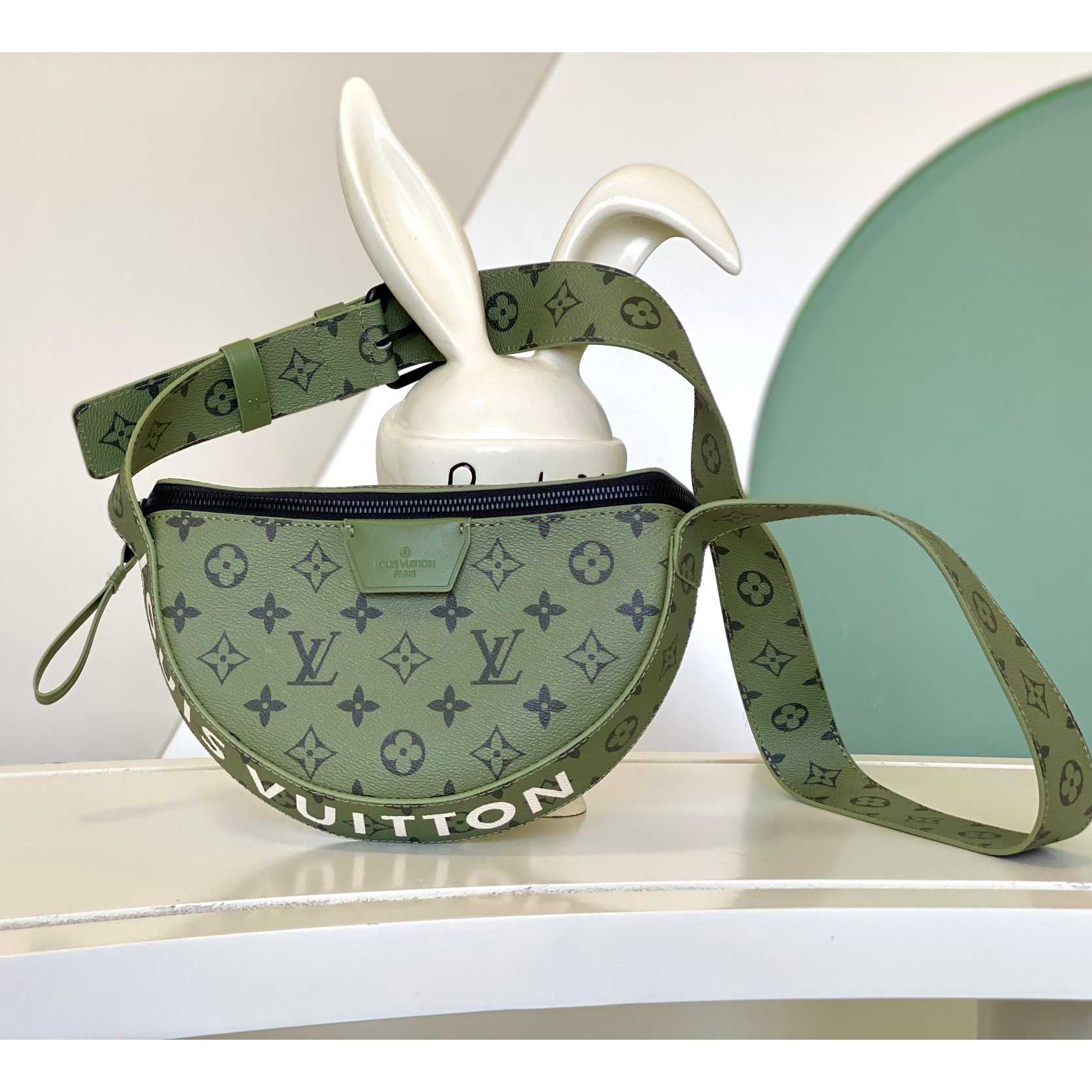 Louis Vuitton LV Moon Crossbody (24.5 x 16 x4.5cm)  M23838 - DopestKickz