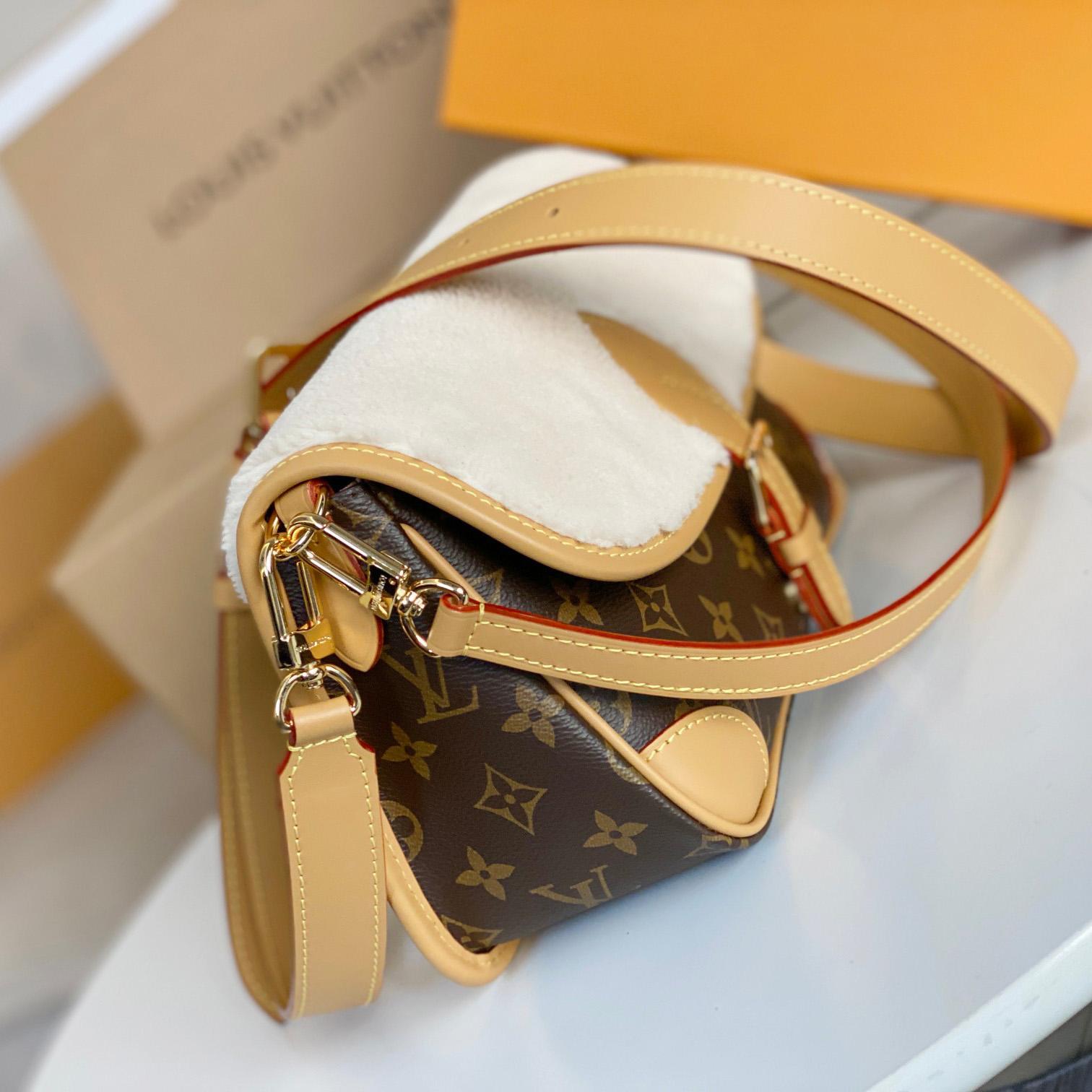 Louis Vuitton Diane (24 x 15 x 9cm)  M46317 - DopestKickz