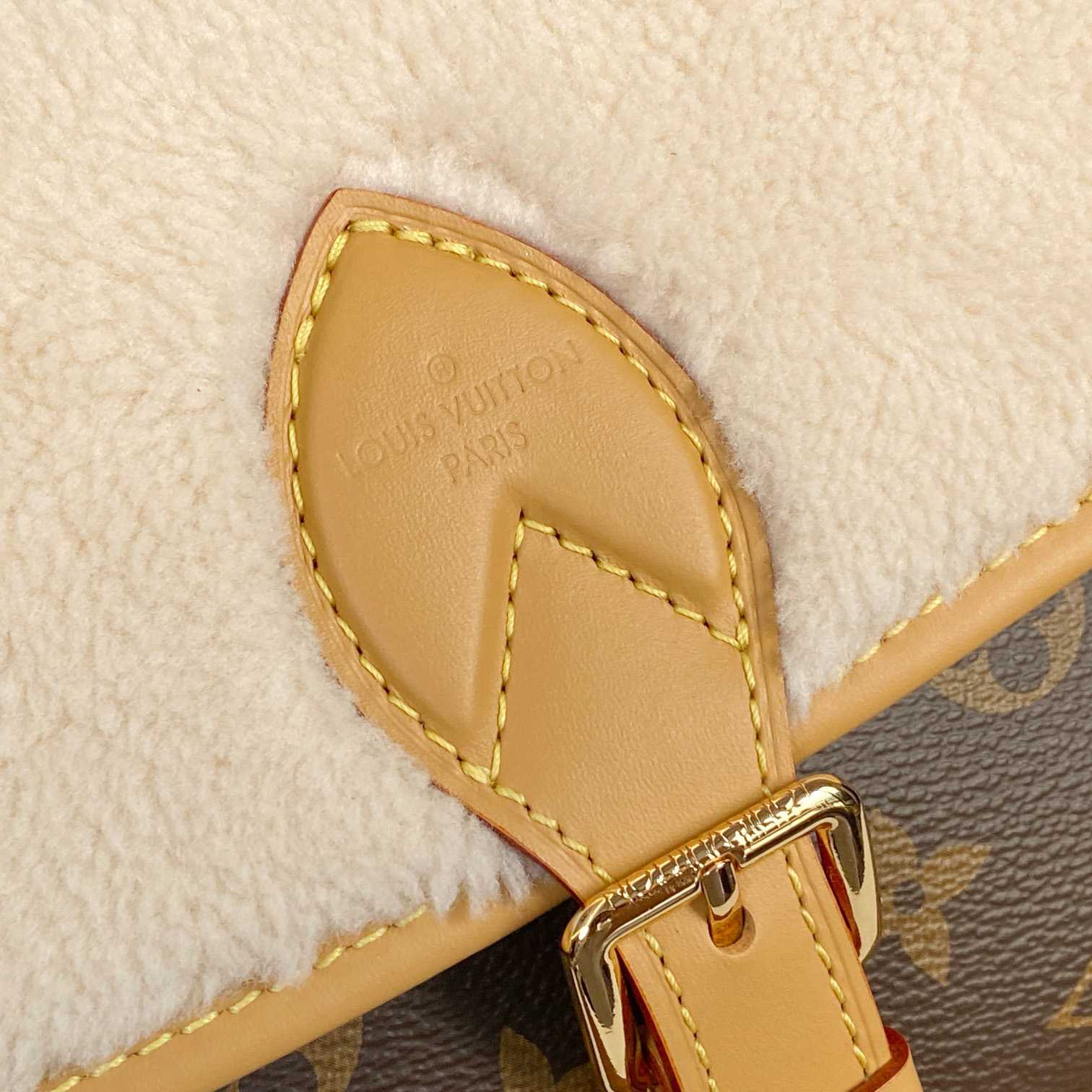 Louis Vuitton Diane (24 x 15 x 9cm)  M46317 - DopestKickz