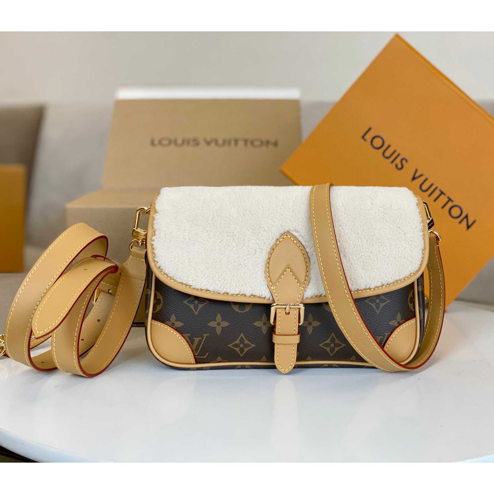 Louis Vuitton Diane (24 x 15 x 9cm)  M46317 - DopestKickz