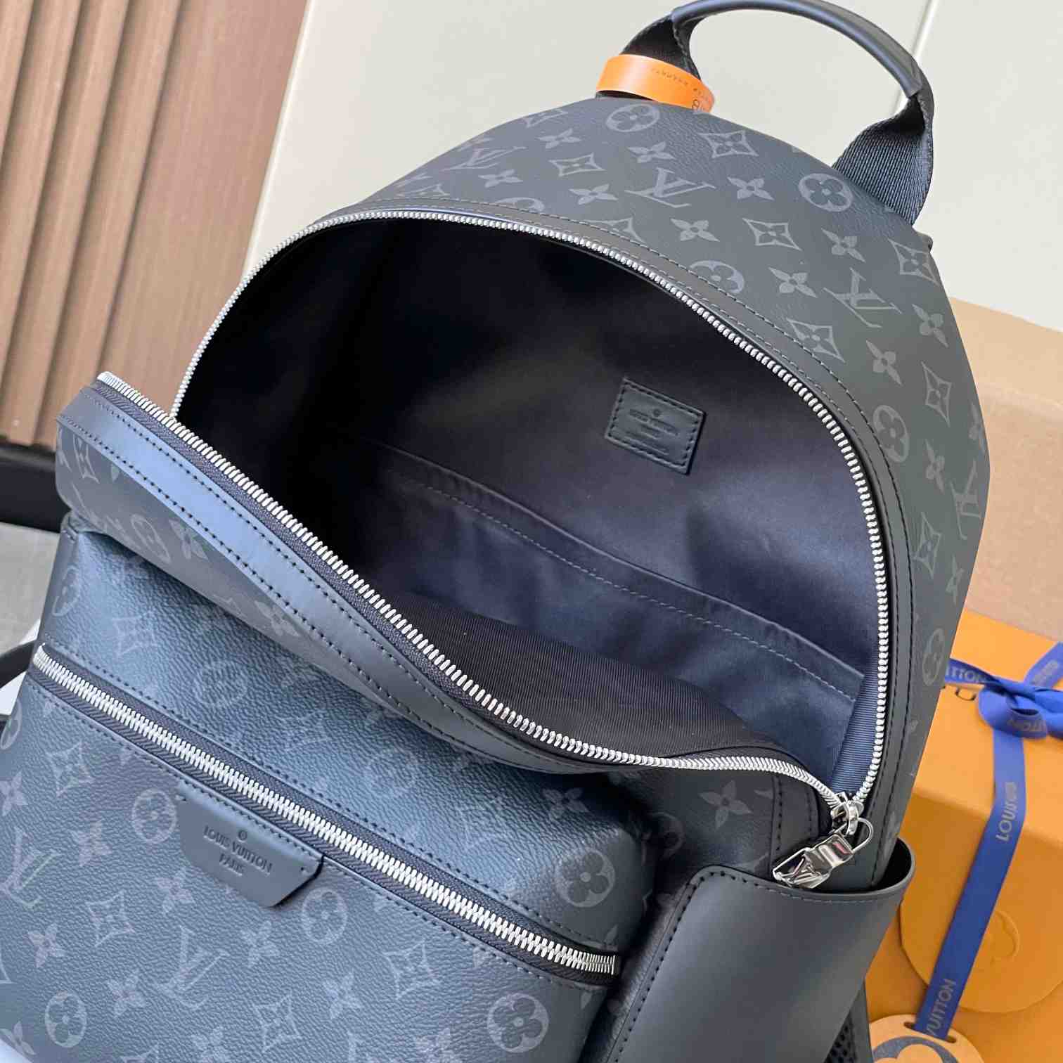 Louis Vuitton Discovery Backpack PM  (29*38*20cm)     M22558 - DopestKickz