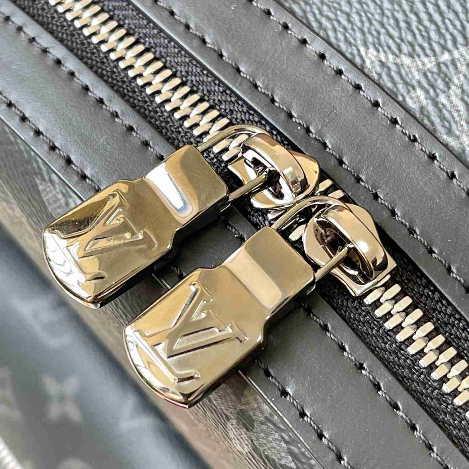 Louis Vuitton Discovery Backpack PM  (29*38*20cm)     M22558 - DopestKickz