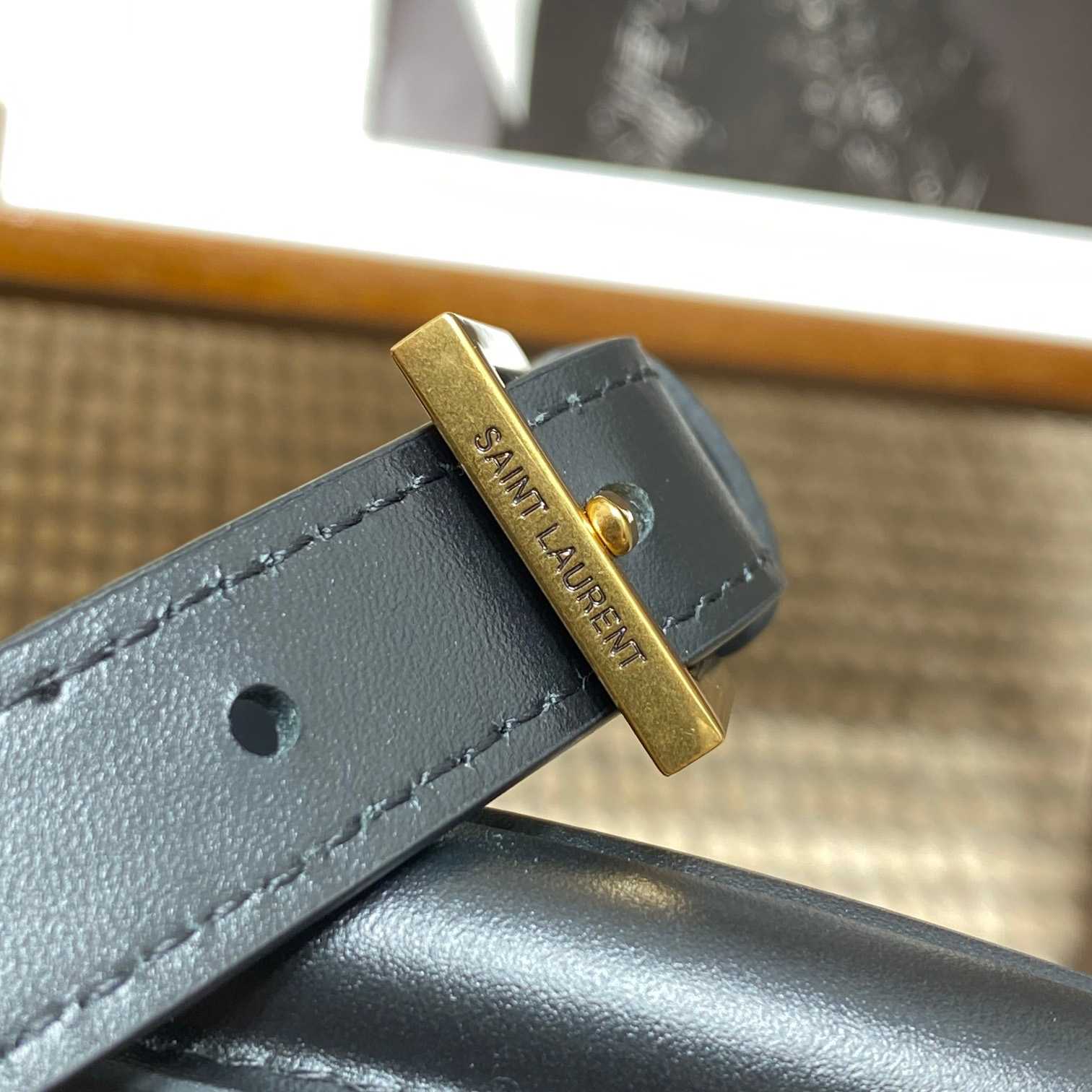 Saint Laurent Le 37 Small In Shiny Leather - DopestKickz