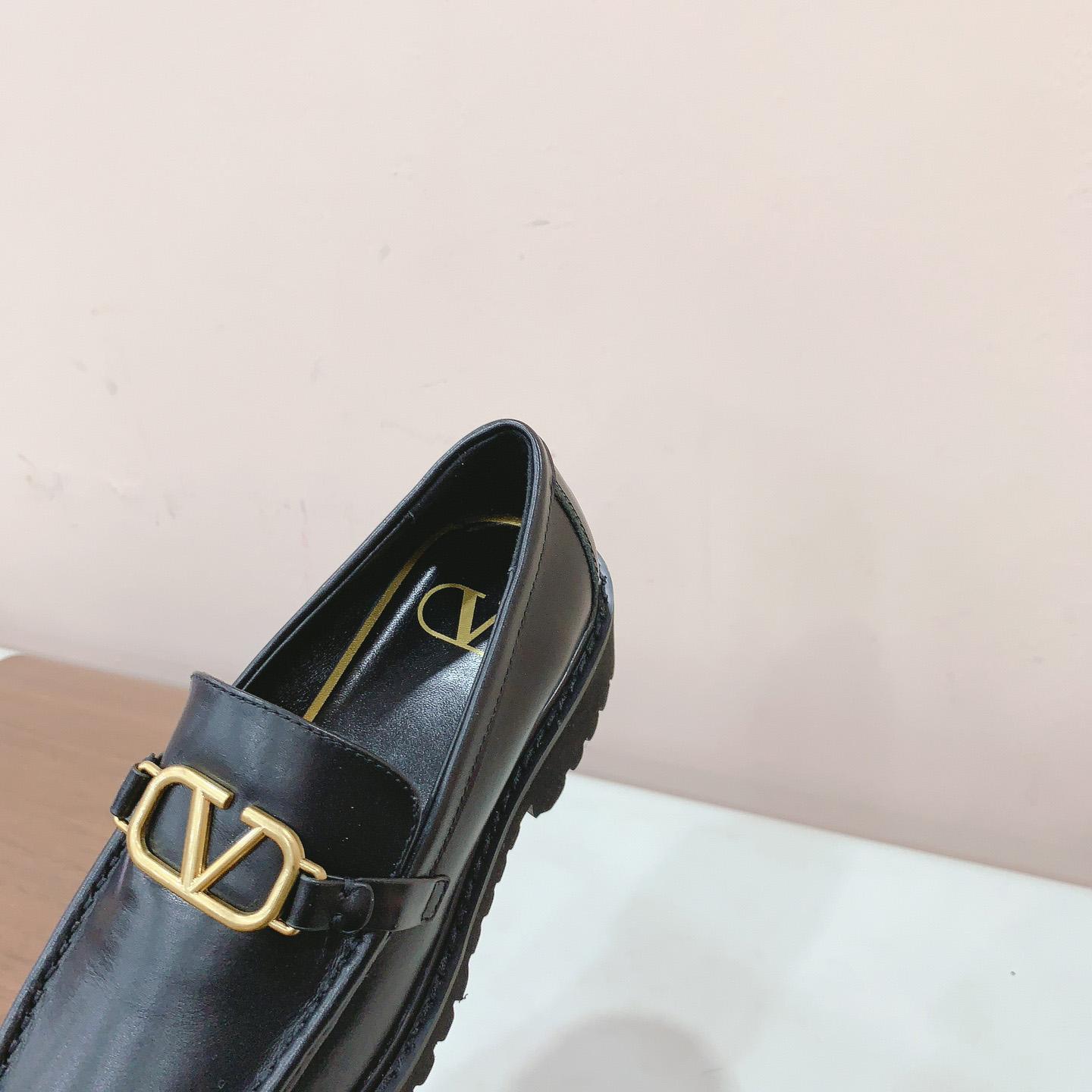 Valenti Garavani Vlogo Leather Loafer - DopestKickz