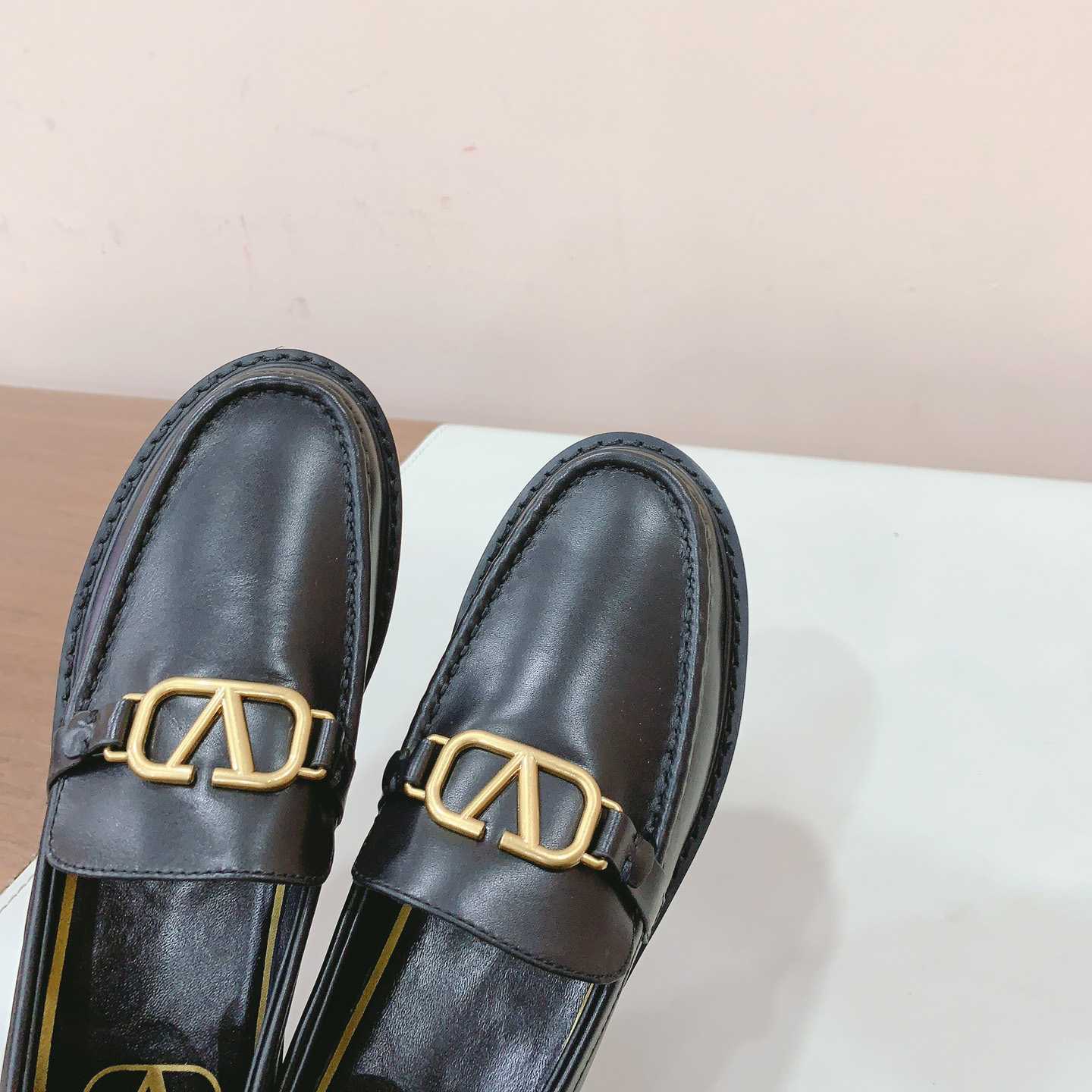 Valenti Garavani Vlogo Leather Loafer - DopestKickz