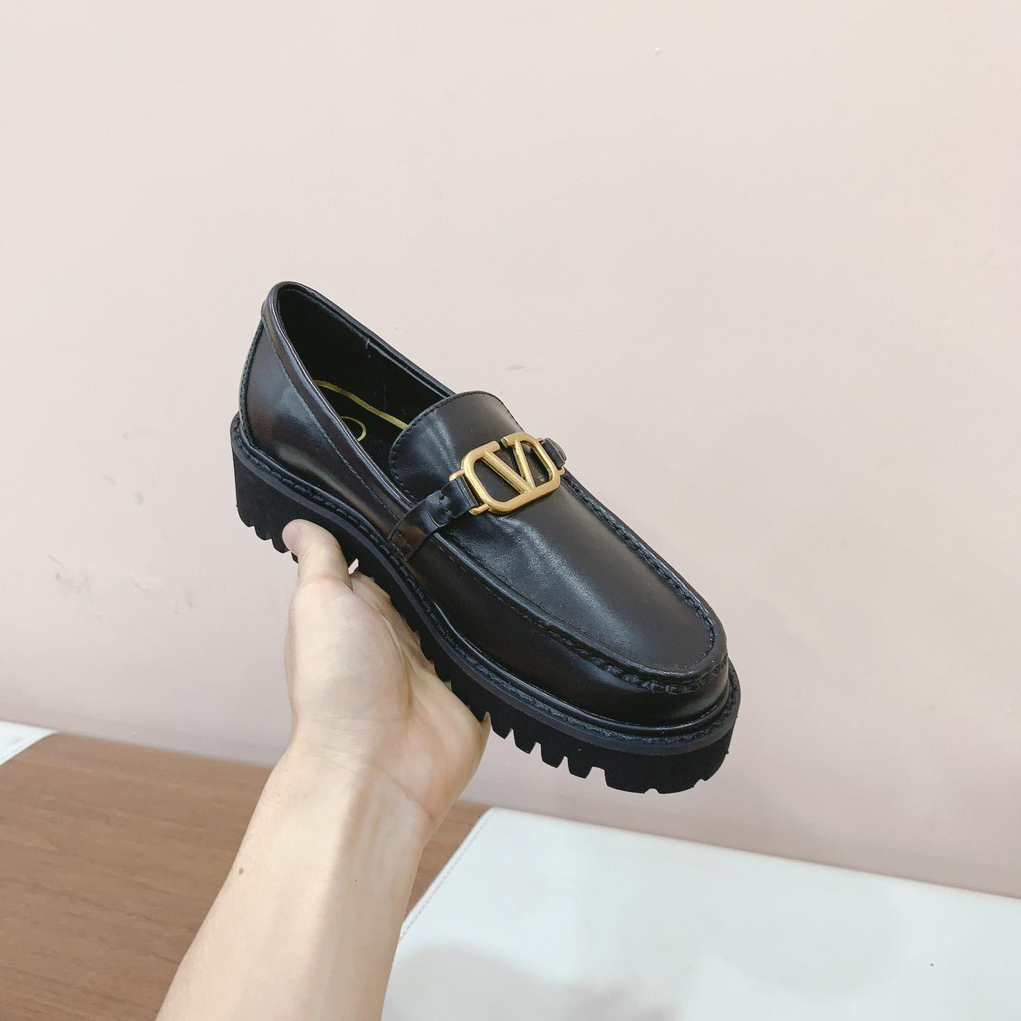 Valenti Garavani Vlogo Leather Loafer - DopestKickz
