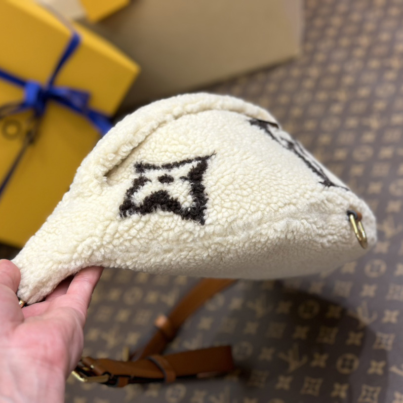 Louis Vuitton LV SKI Bumbag   M23715 - DopestKickz