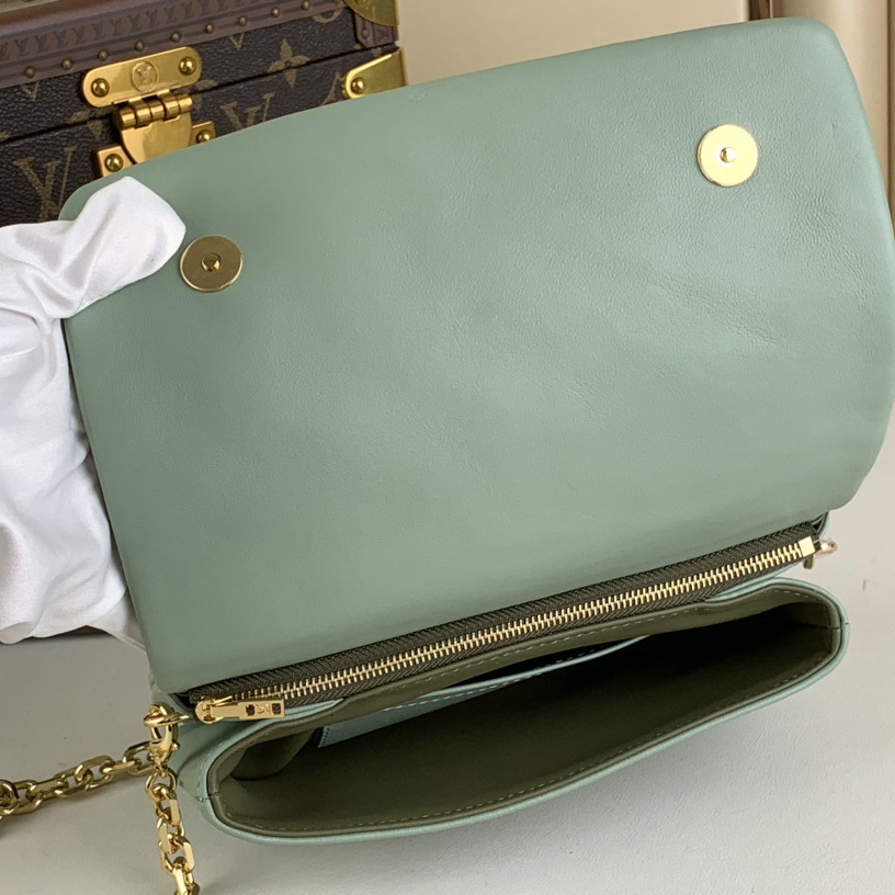 Louis Vuitton Pochette Coussin (20-14-8cm)   M82474 - DopestKickz