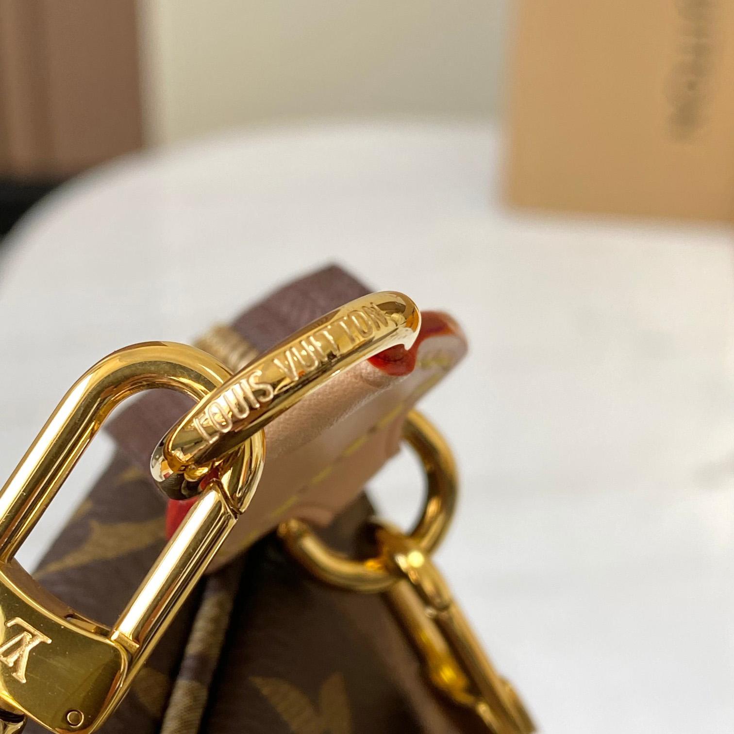 Louis Vuitton Pochette Accessoires  (23.5x13.5x4cm)  M82766 - DopestKickz