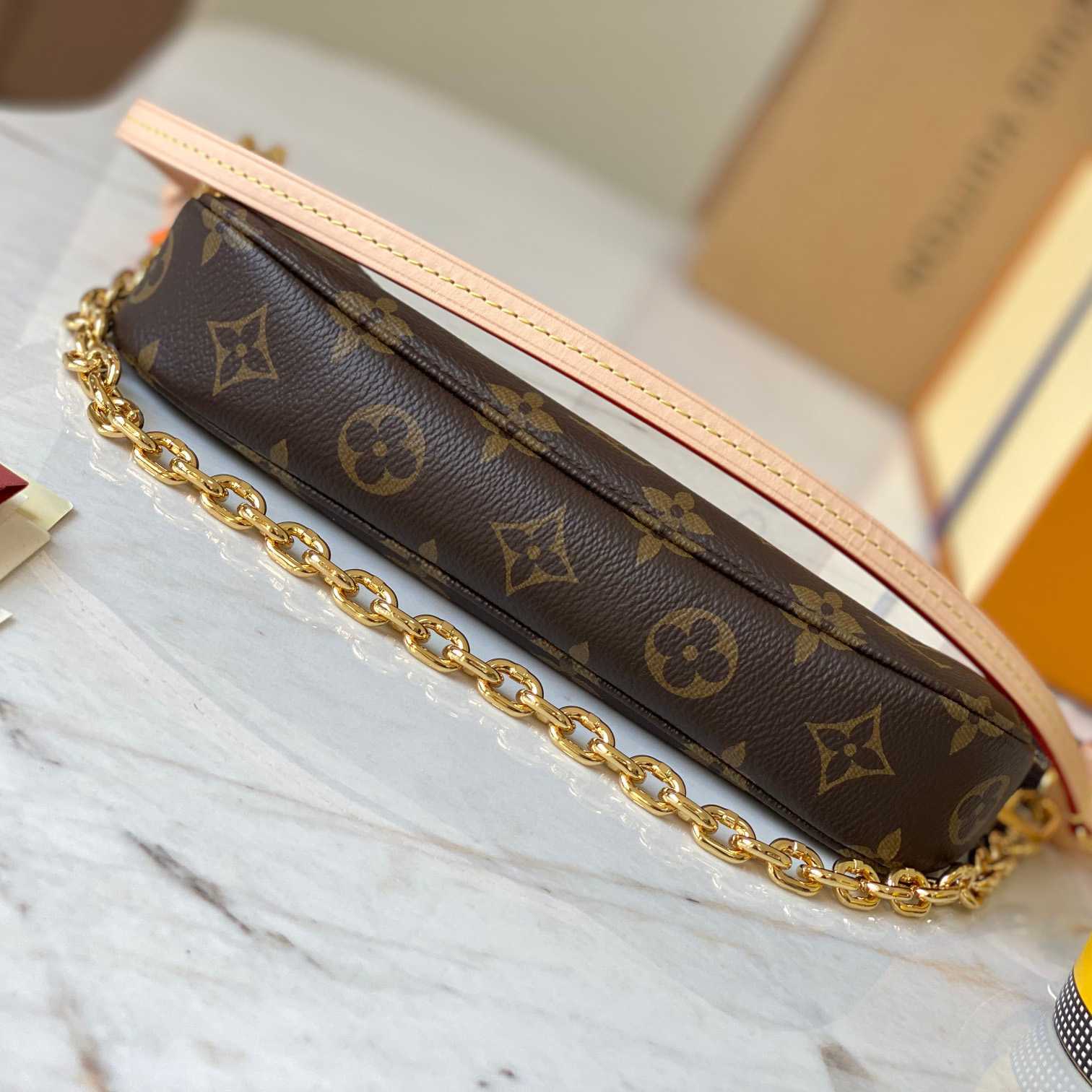 Louis Vuitton Pochette Accessoires  (23.5x13.5x4cm)  M82766 - DopestKickz