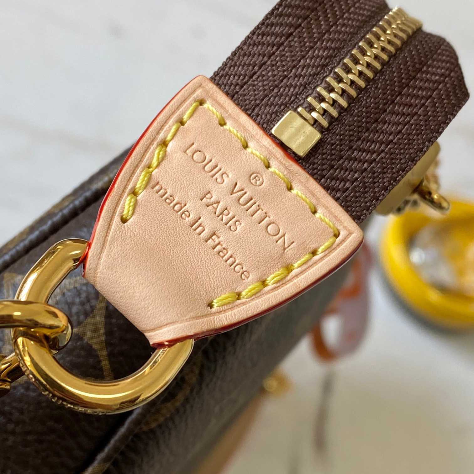 Louis Vuitton Pochette Accessoires  (23.5x13.5x4cm)  M82766 - DopestKickz