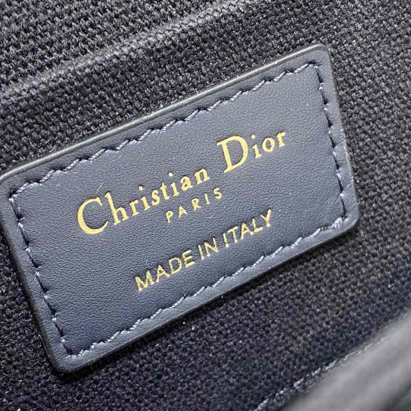 Dior Small 30 Montaigne Avenue Bag - DopestKickz
