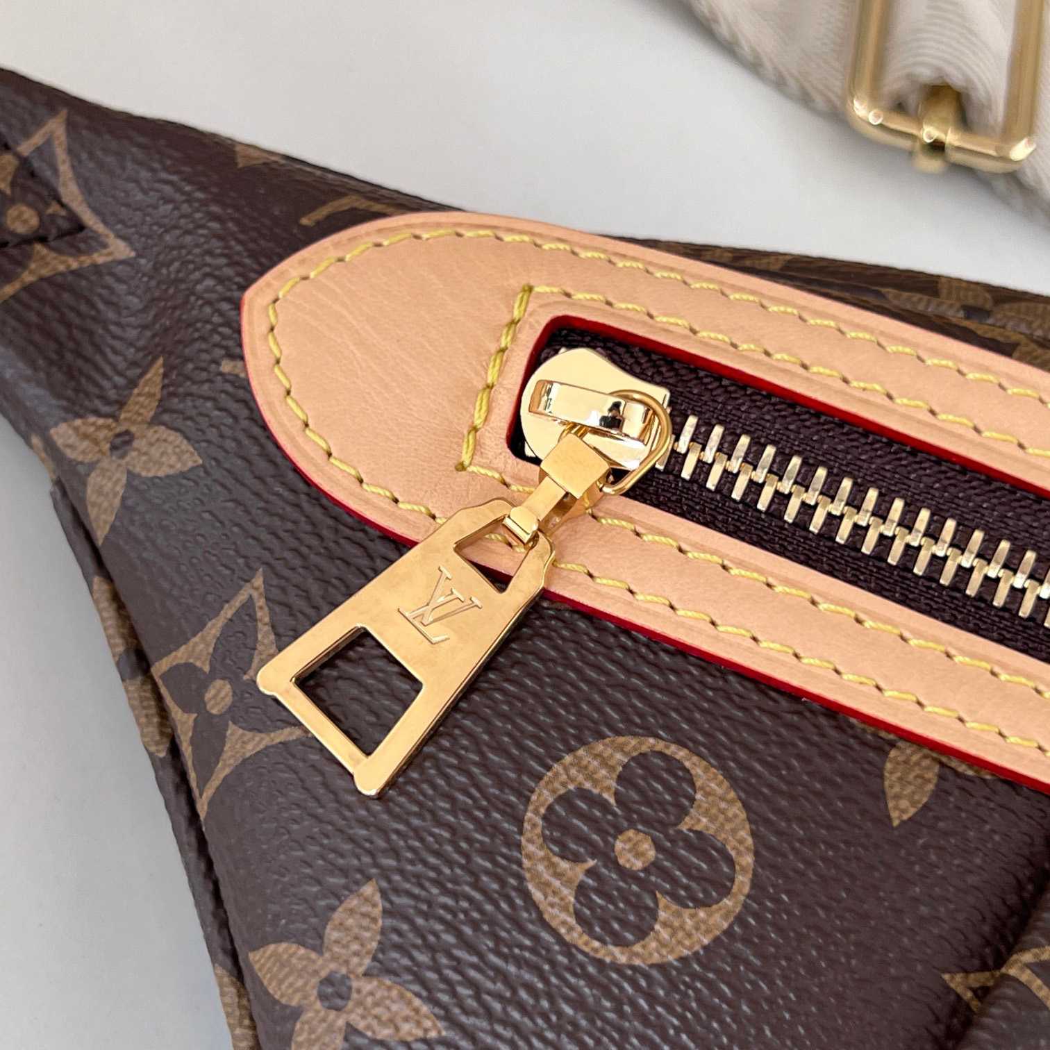 Louis Vuitton High Rise (38×16×8cm)  M46784C - DopestKickz