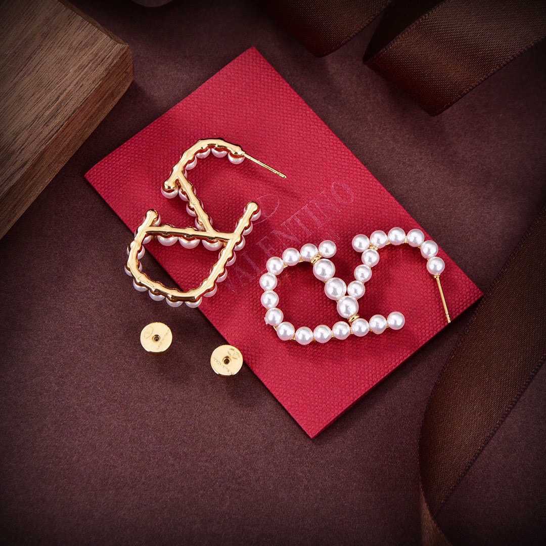 Valenti Garavani VLogo Signature Pearlescent Earrings - DopestKickz