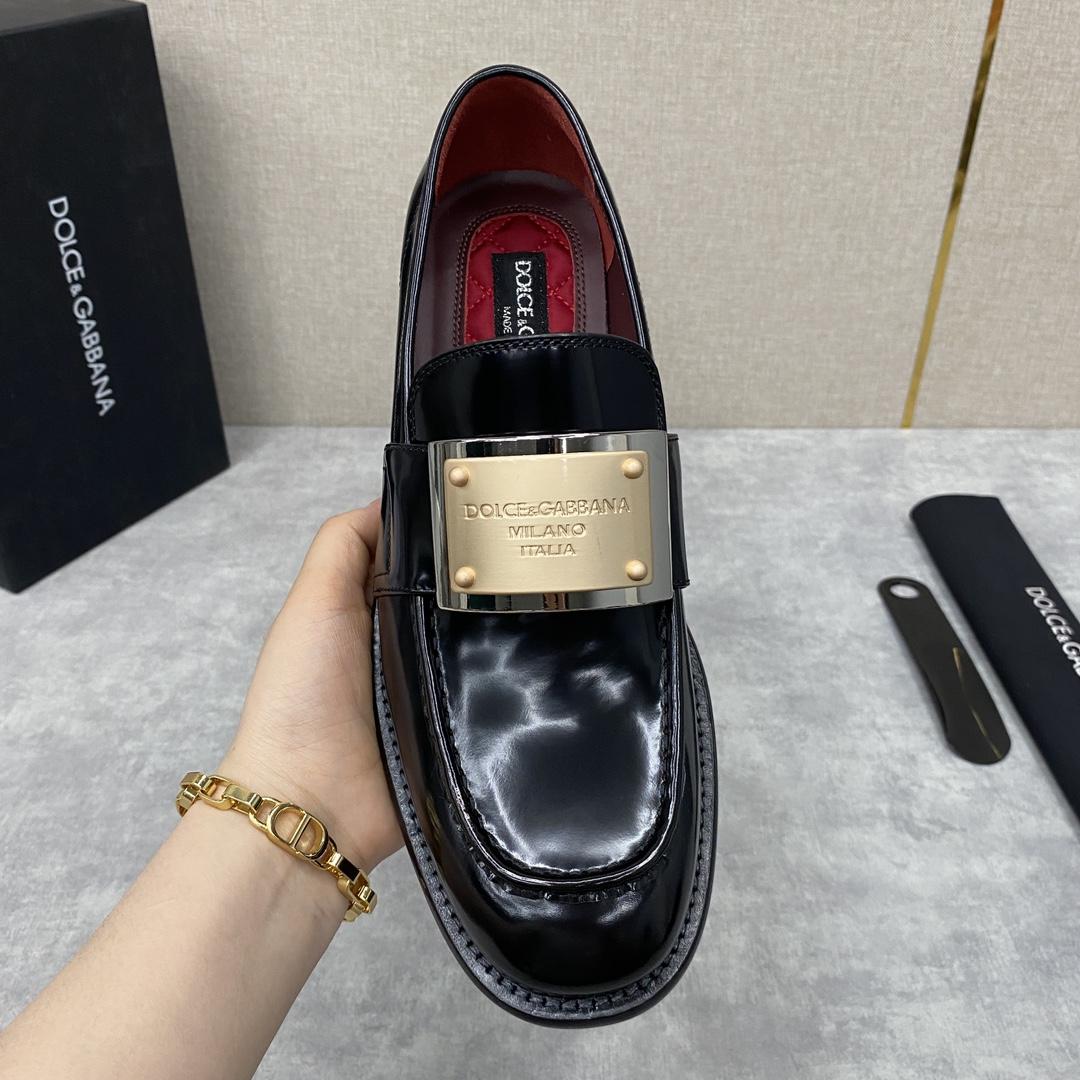 Dolce & Gabbana Bernini Logo-plaque Leather Loafers In Black - DopestKickz