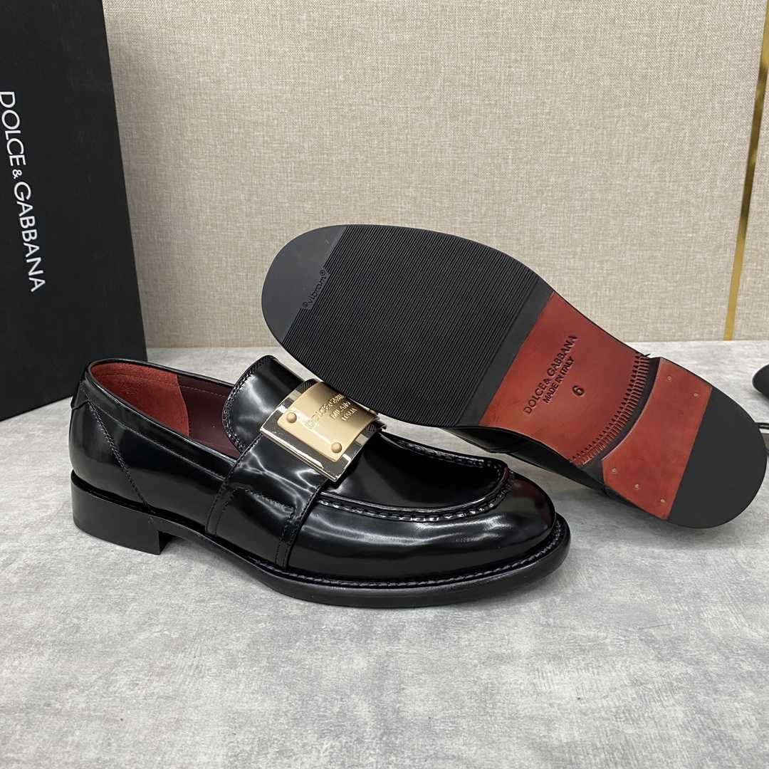 Dolce & Gabbana Bernini Logo-plaque Leather Loafers In Black - DopestKickz