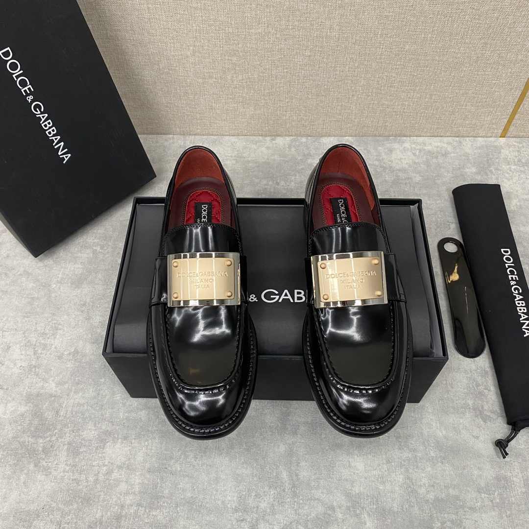 Dolce & Gabbana Bernini Logo-plaque Leather Loafers In Black - DopestKickz