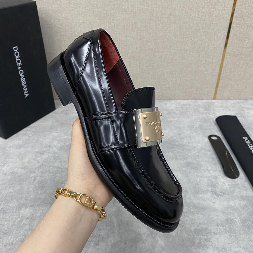 Dolce & Gabbana Bernini Logo-plaque Leather Loafers In Black - DopestKickz