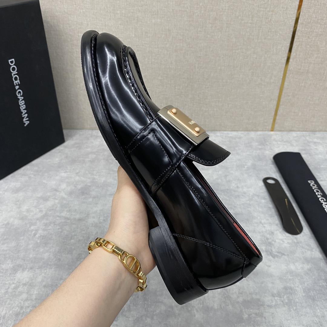 Dolce & Gabbana Bernini Logo-plaque Leather Loafers In Black - DopestKickz