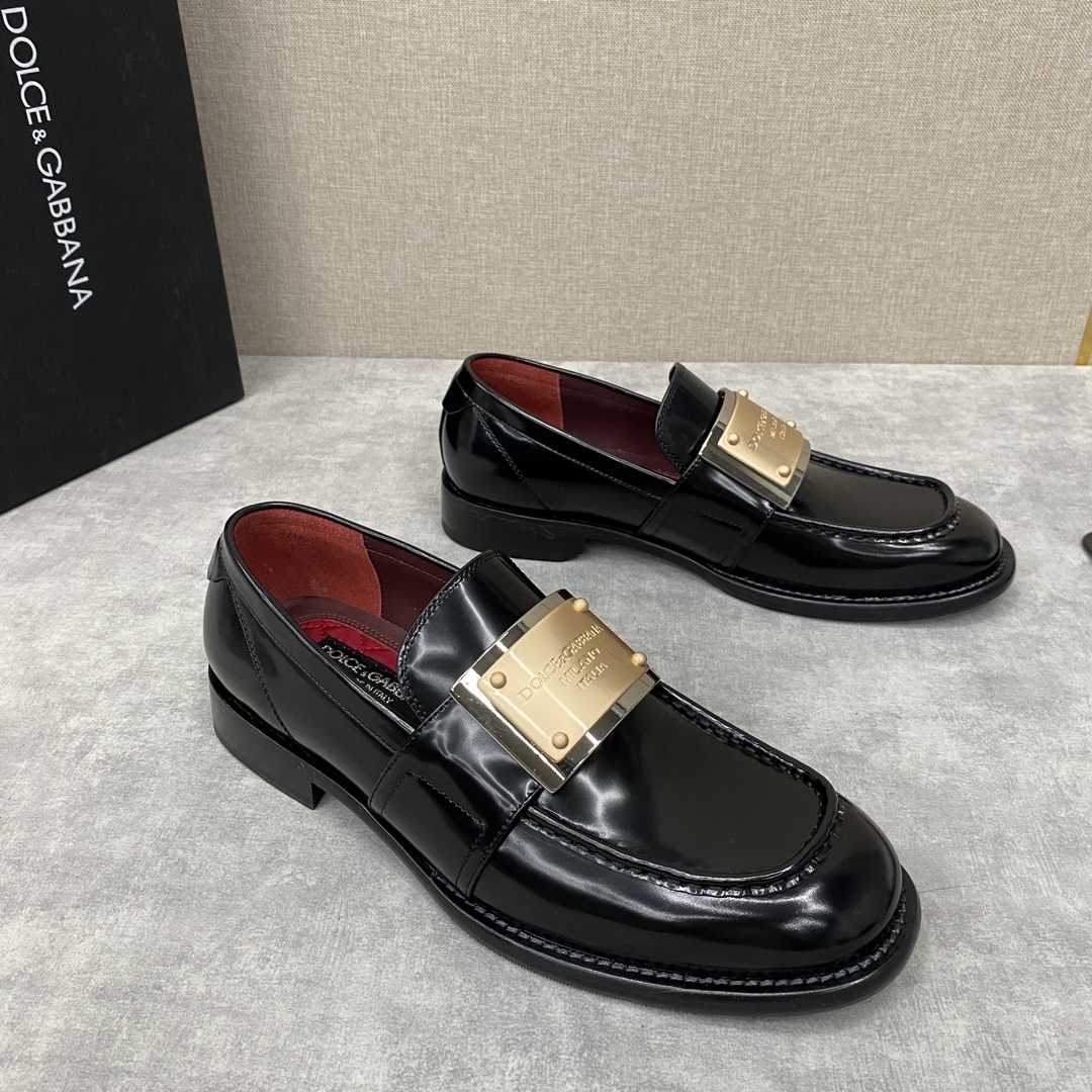 Dolce & Gabbana Bernini Logo-plaque Leather Loafers In Black - DopestKickz